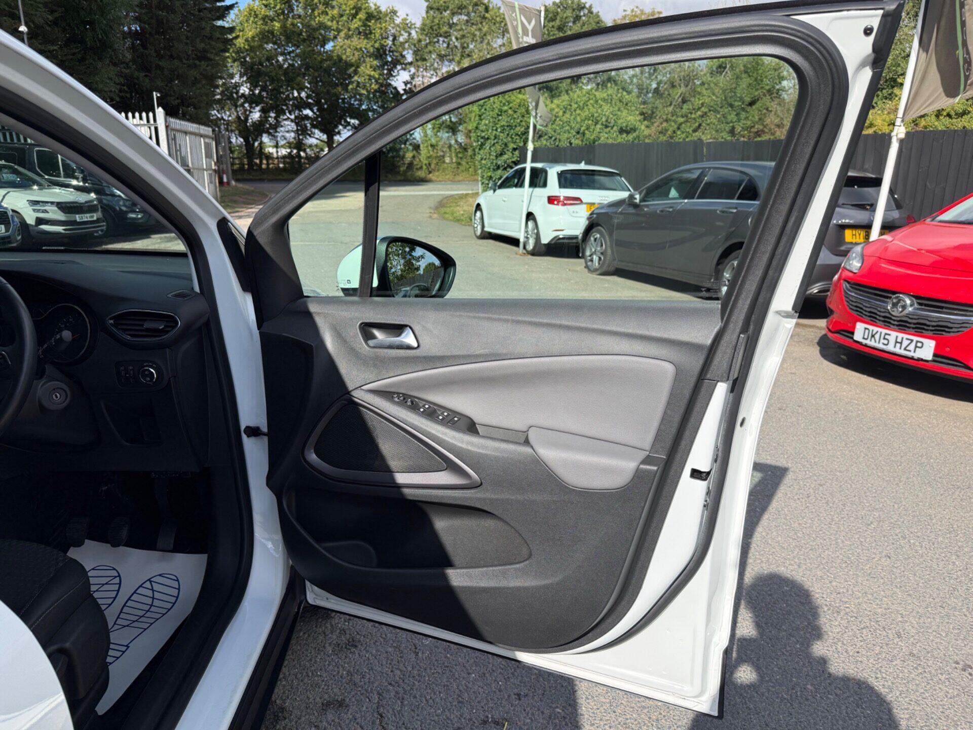 Vauxhall Crossland X view 24