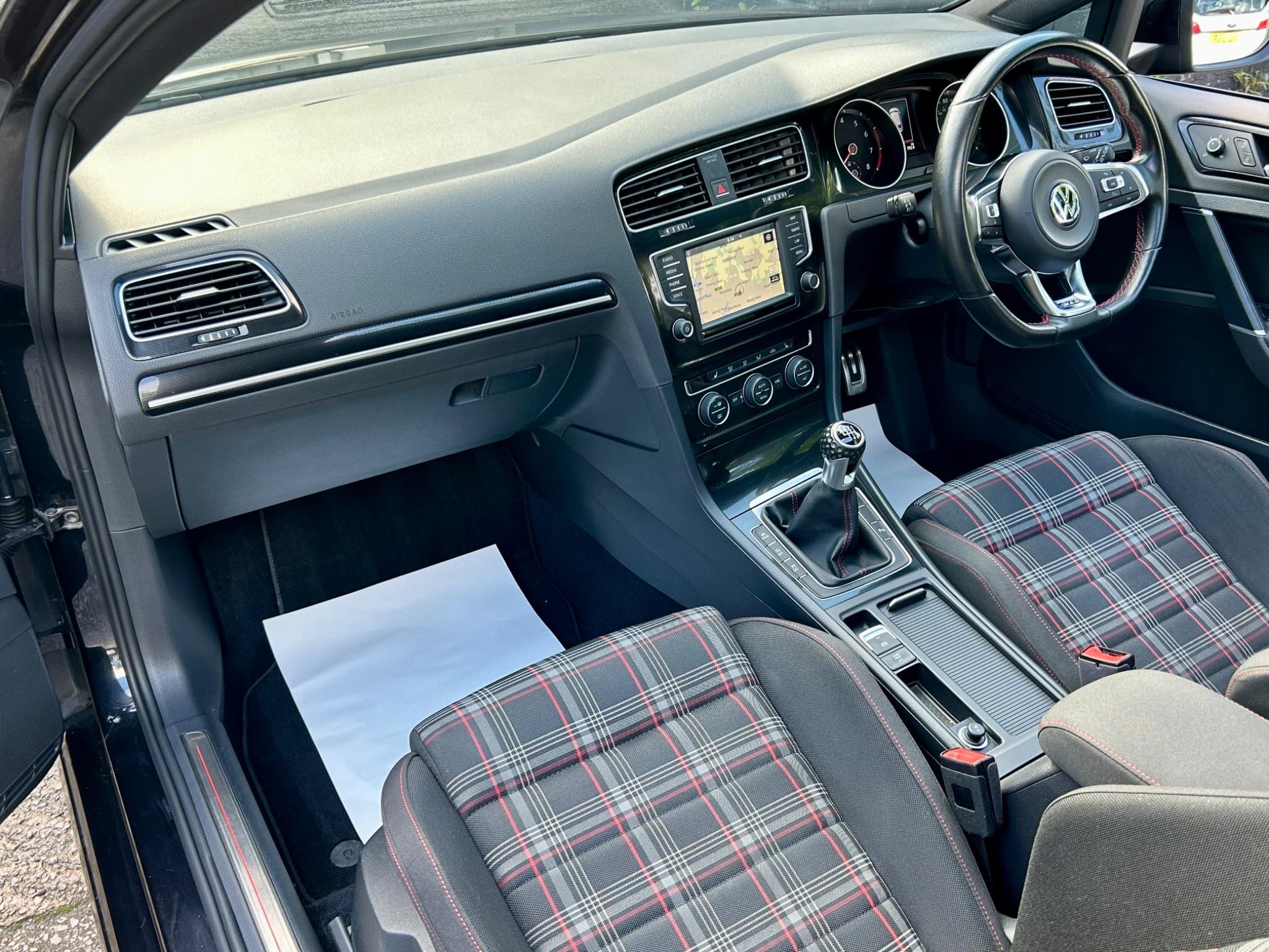 Volkswagen Golf view 17