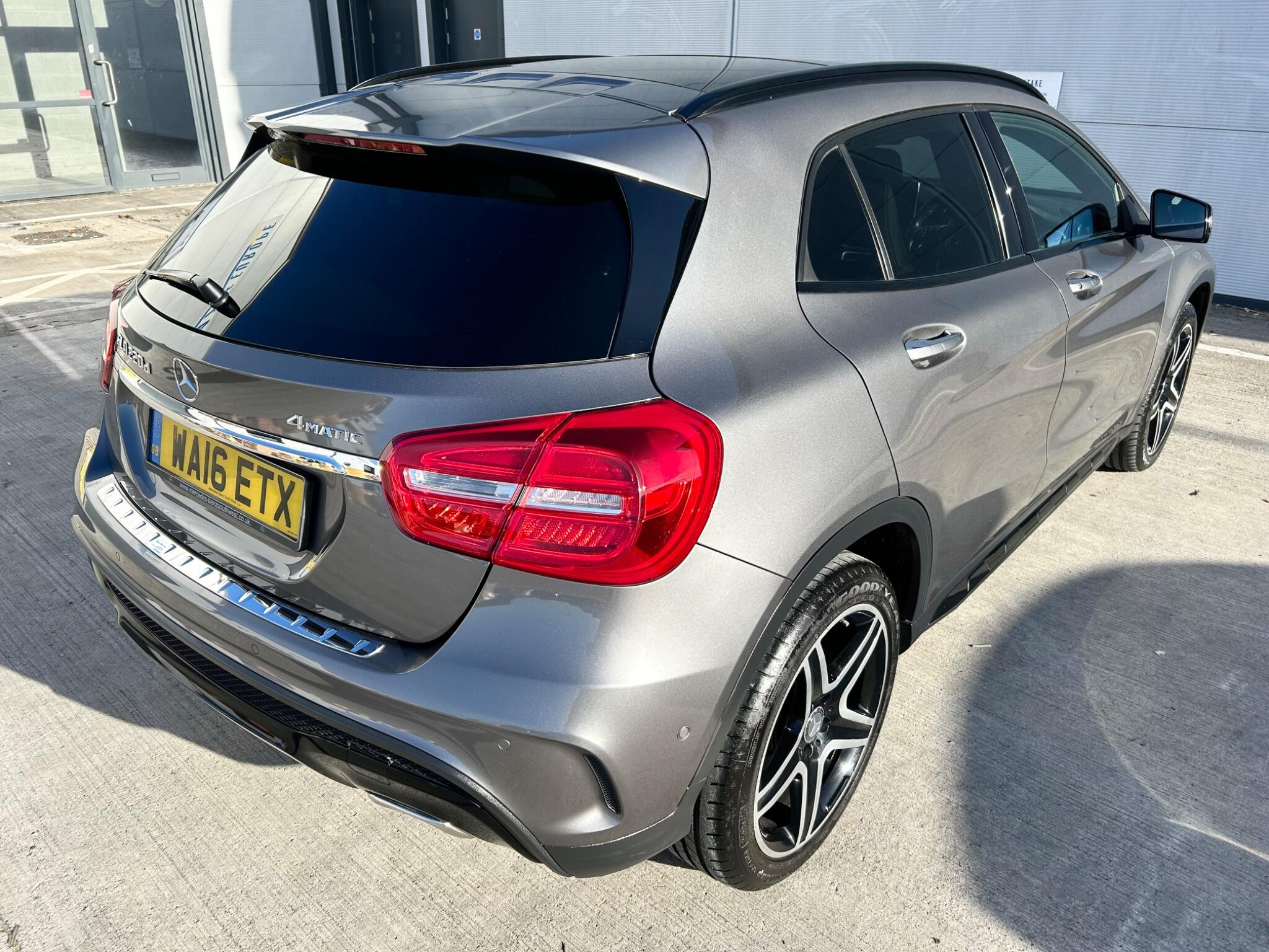 Mercedes-Benz GLA view 12