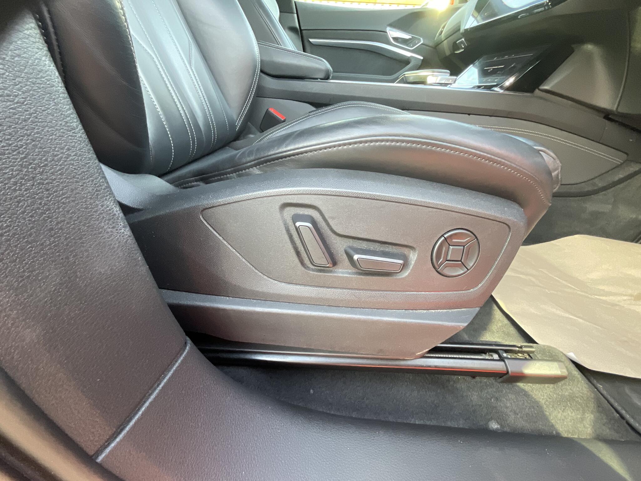 Audi E-Tron view 34