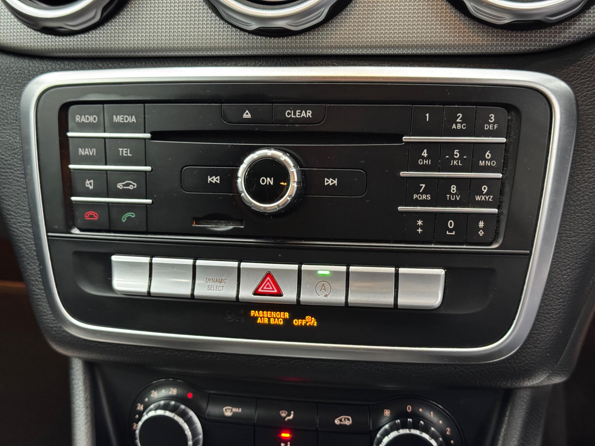 Mercedes-Benz Gla view 28
