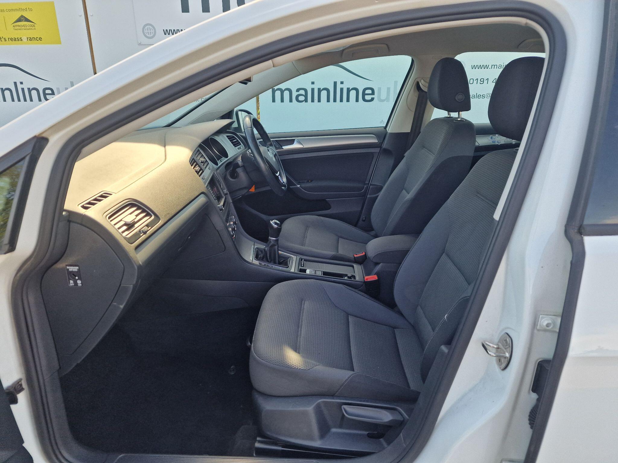 Volkswagen Golf view 51