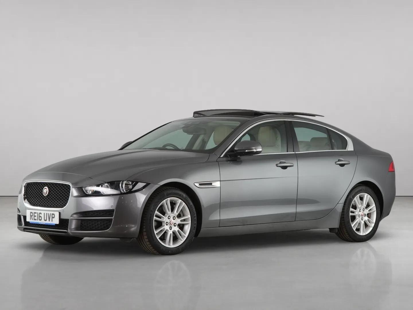 Jaguar Xe view 2
