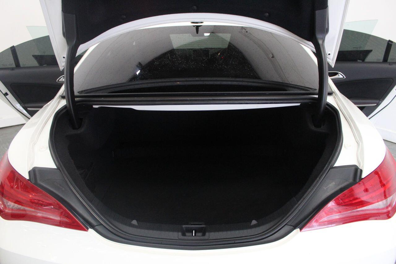 Mercedes-Benz Cla view 24
