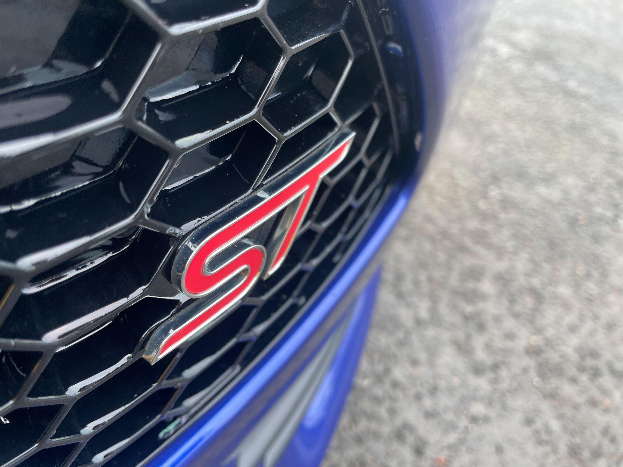 Ford Focus view 34