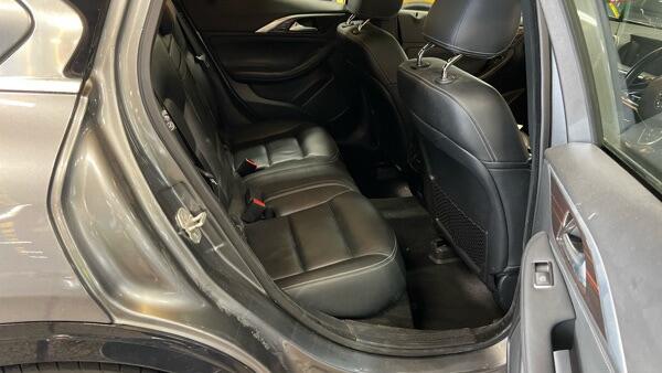 Infiniti Q30 view 4