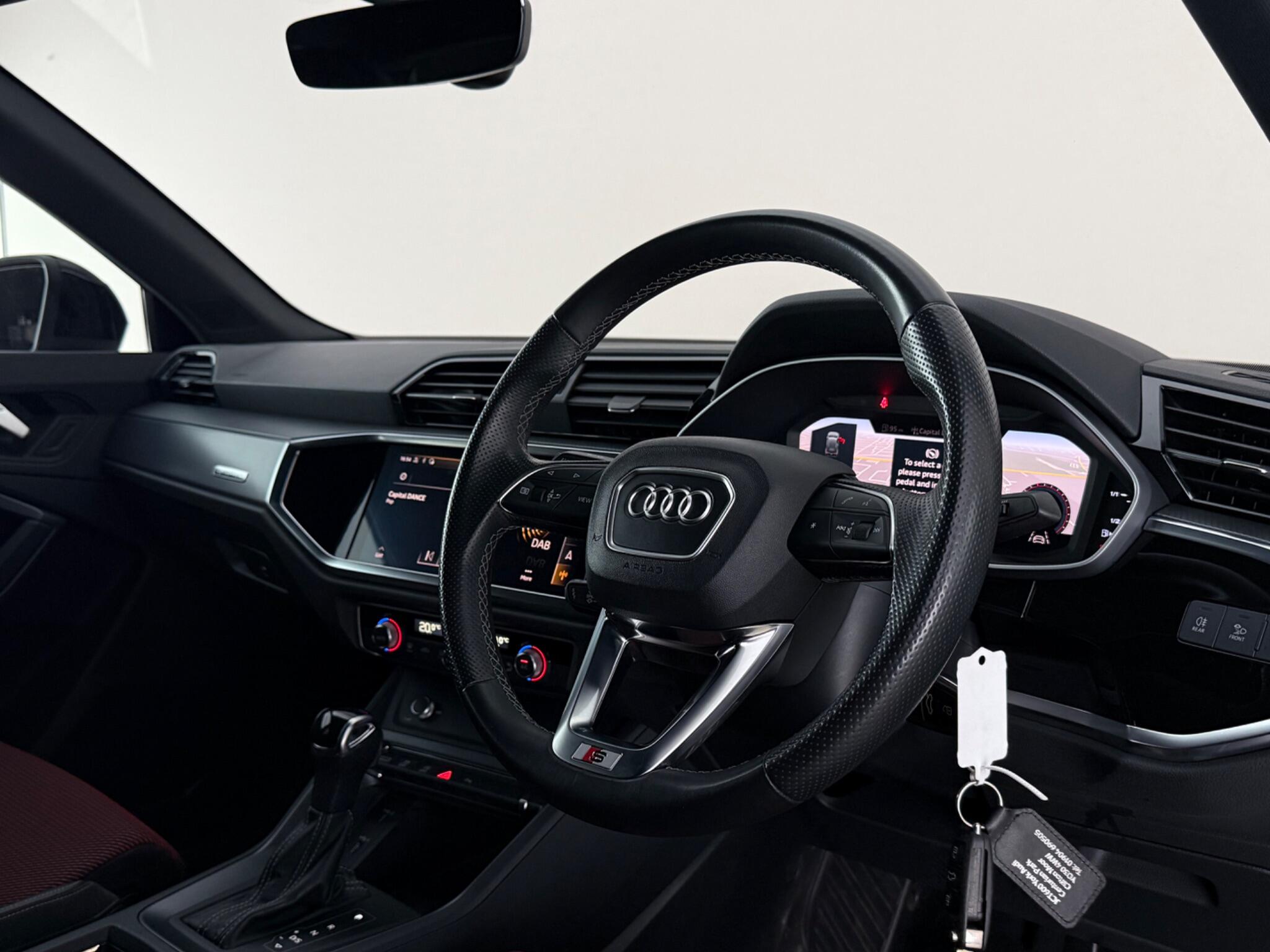 Audi Q3 view 3