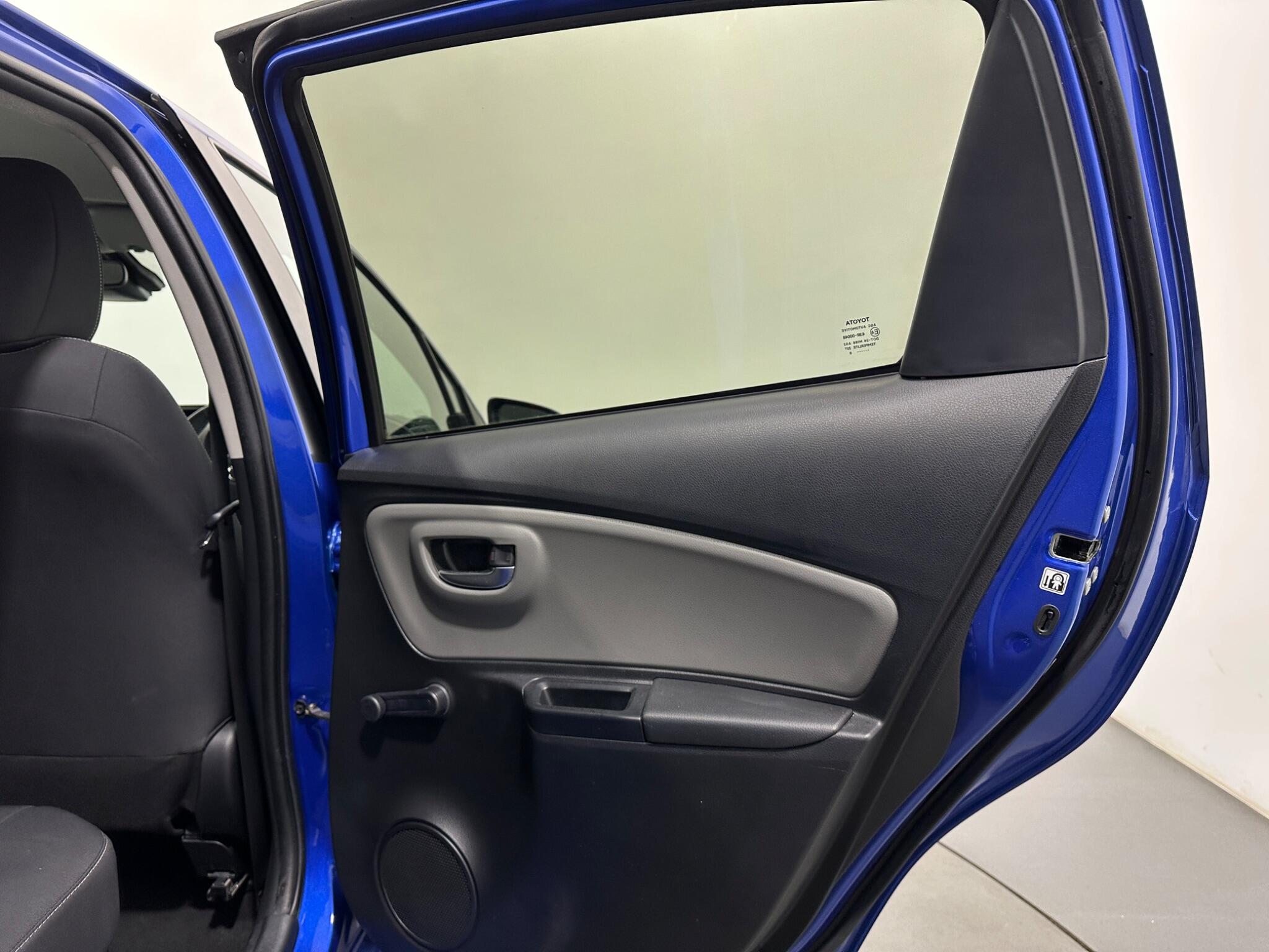 Toyota Yaris view 37