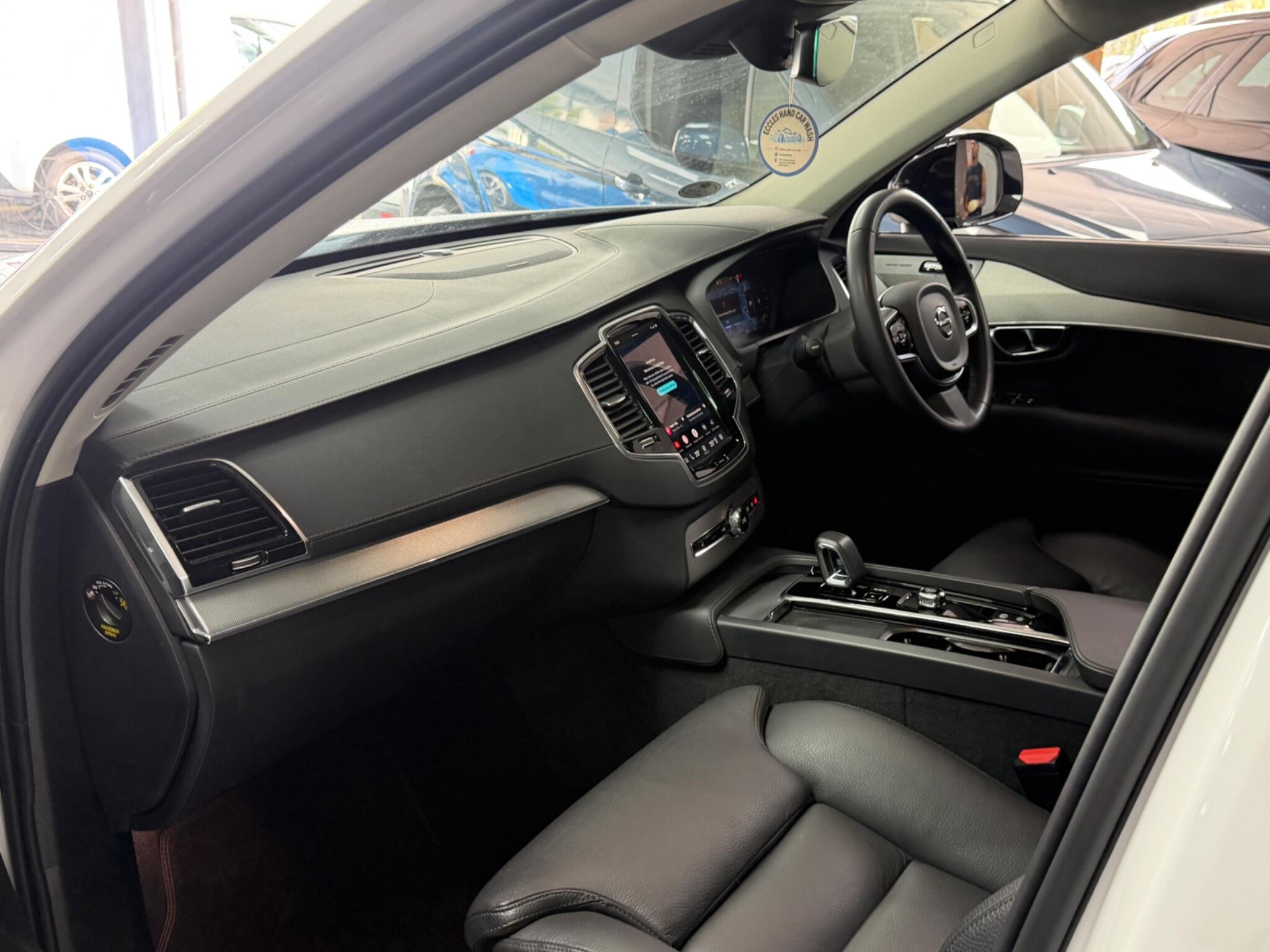 Volvo XC90 view 28