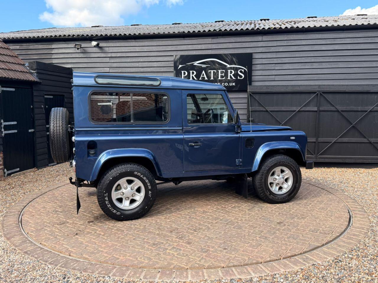 Land Rover Defender view 20