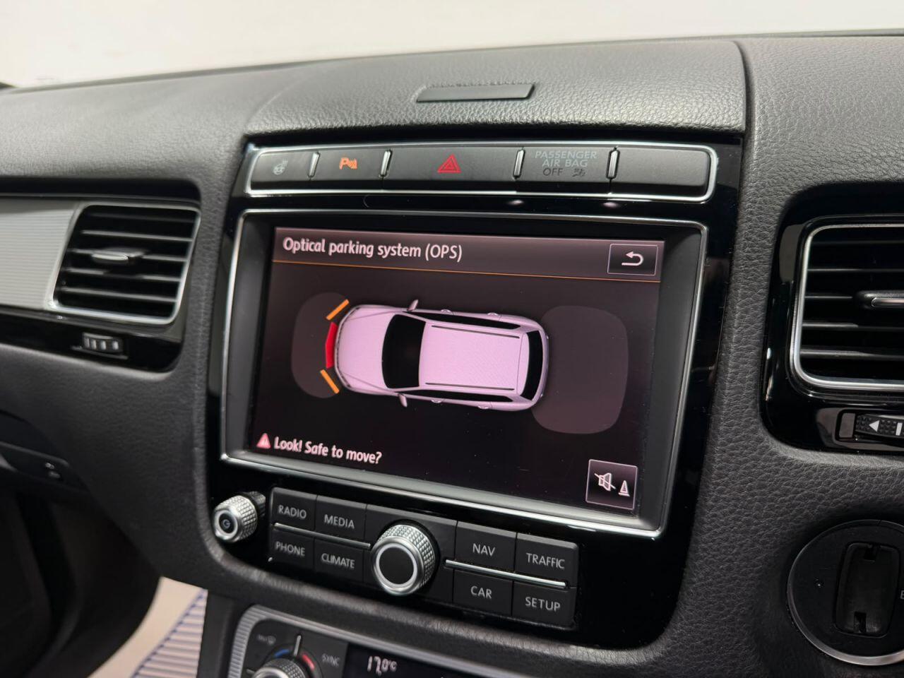 Volkswagen Touareg view 23