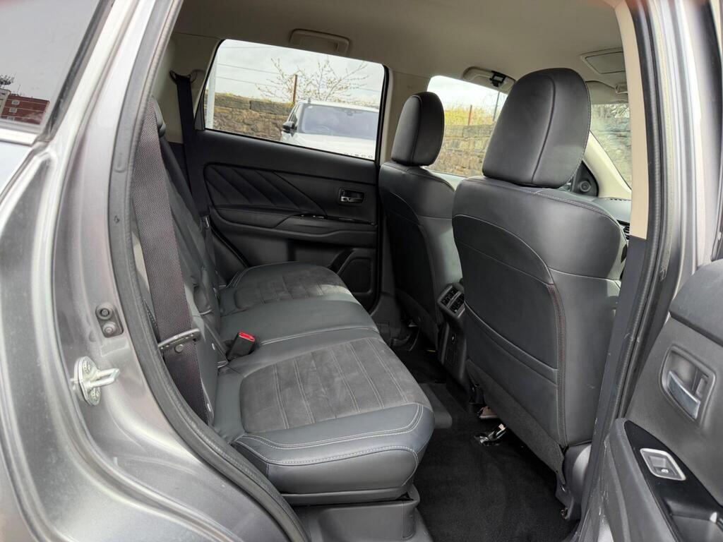 Mitsubishi Outlander view 18