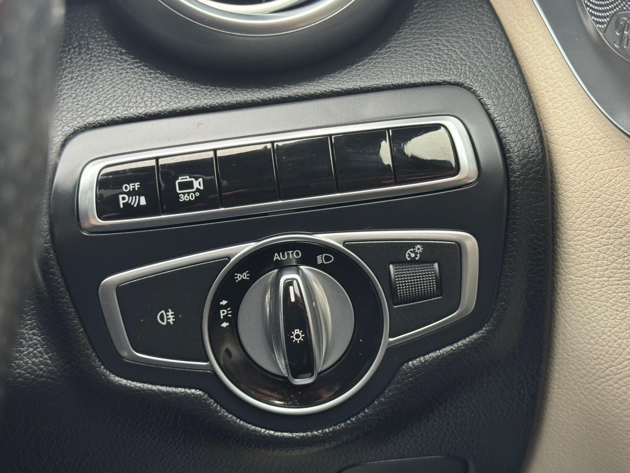 Mercedes-Benz C Class view 19