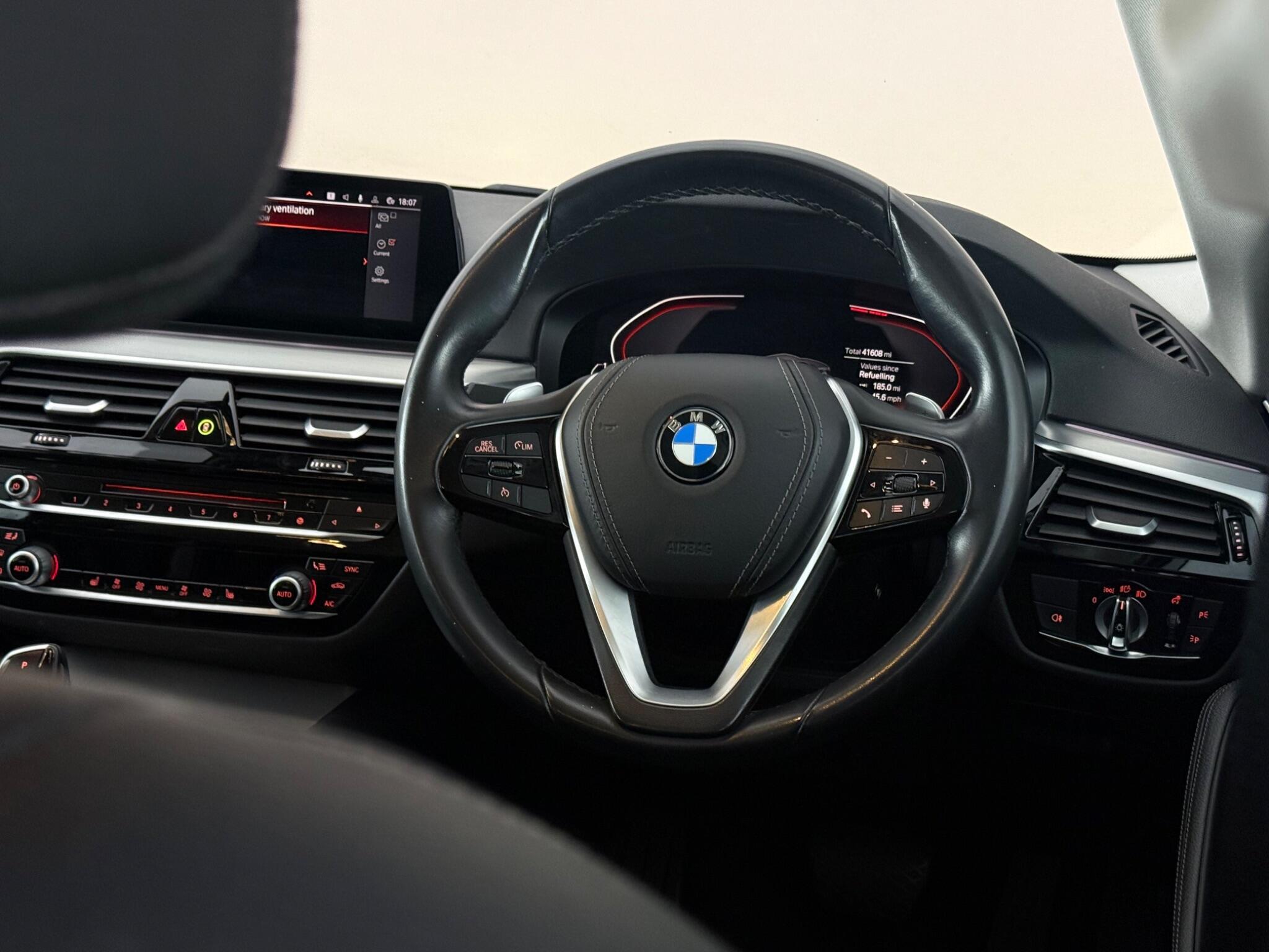 BMW 5 Series view 14
