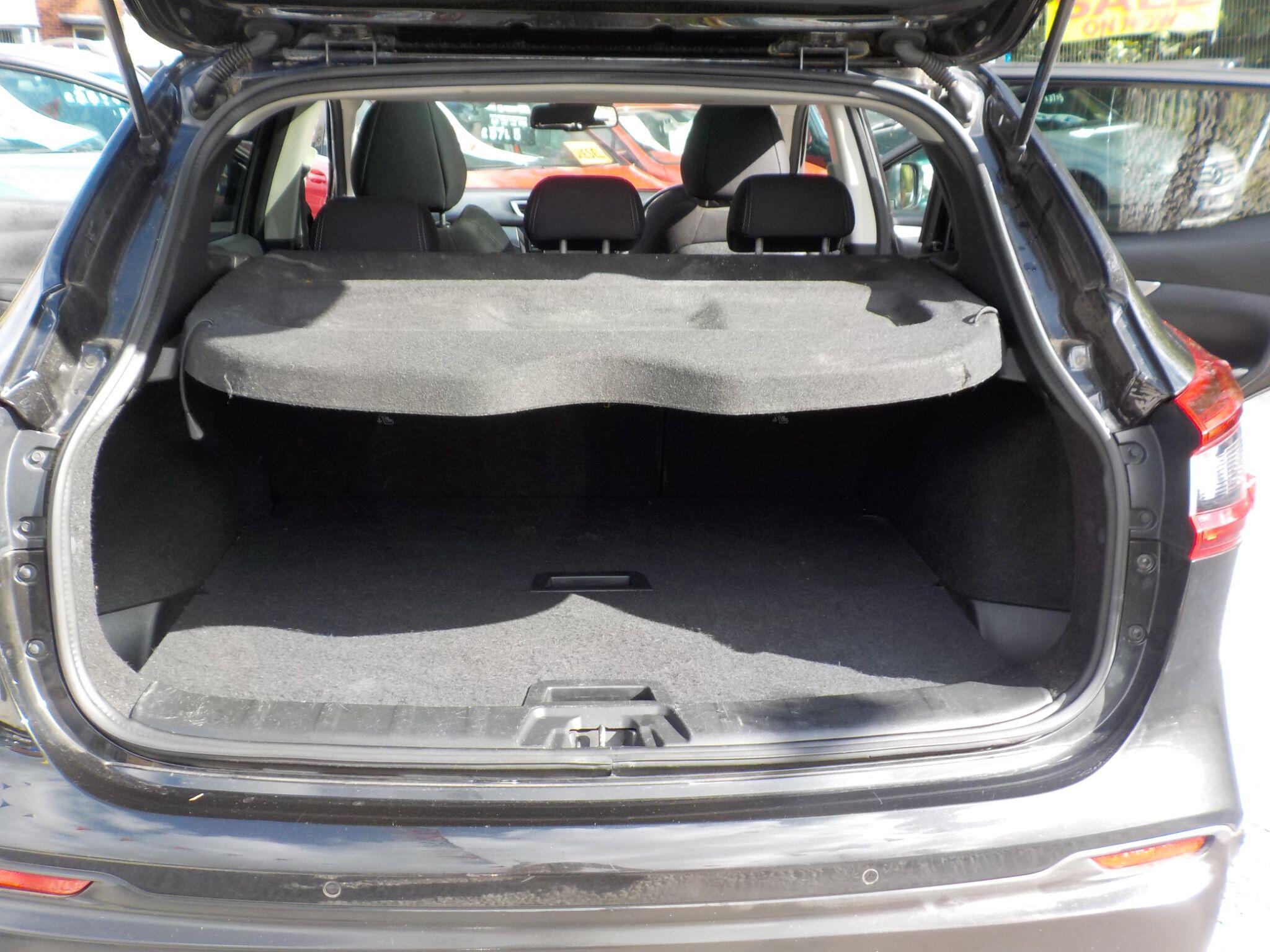 Nissan Qashqai 1.5 dCi N-Connecta Euro 6 (s/s) 5dr