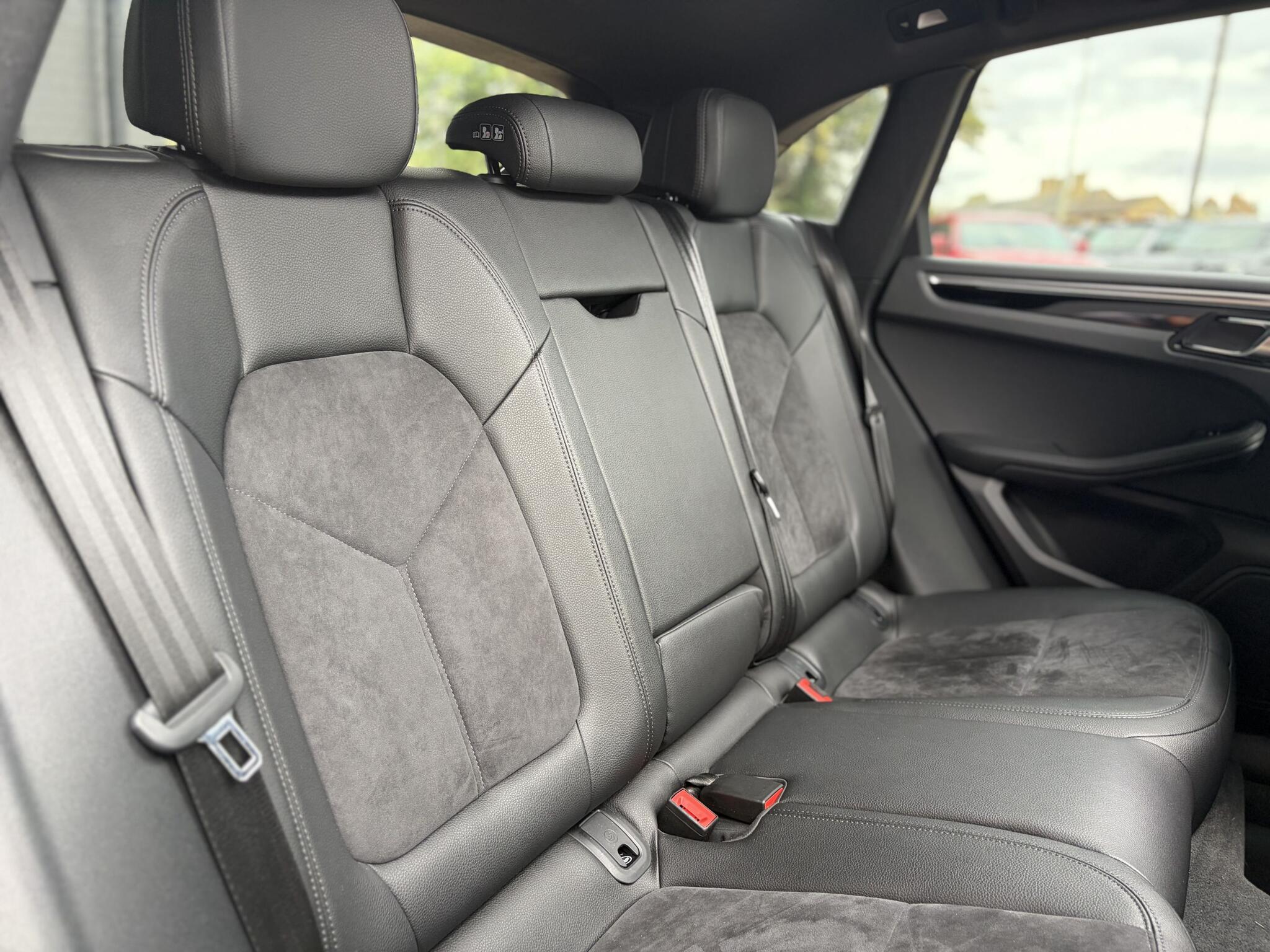 Porsche Macan view 17