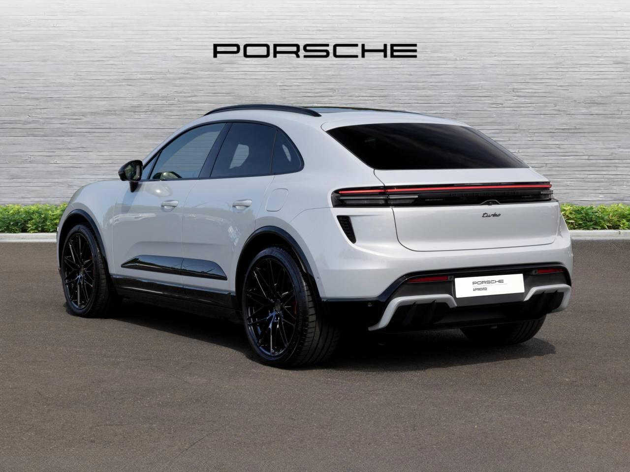Porsche Macan view 11