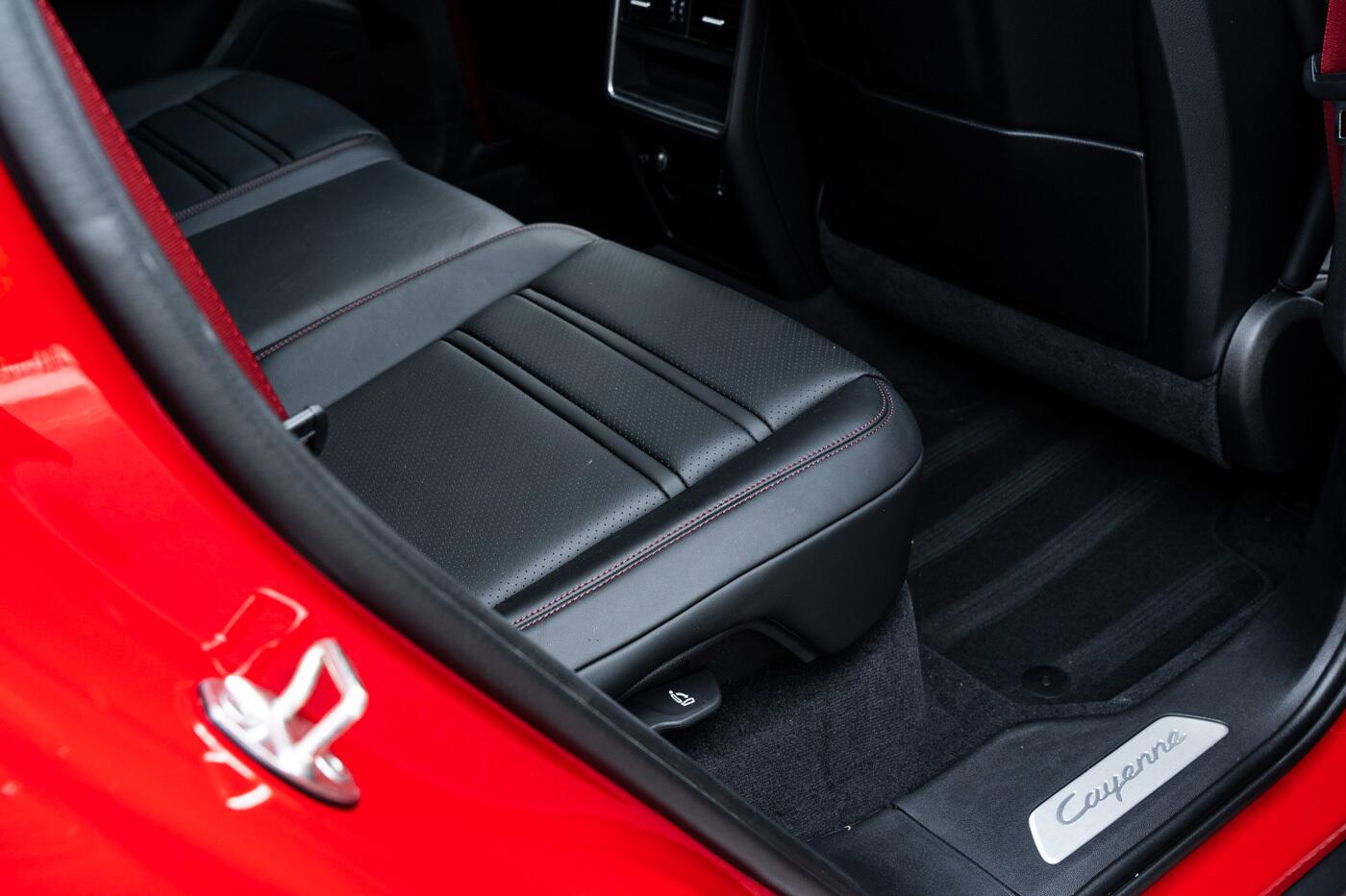 Porsche Cayenne view 44
