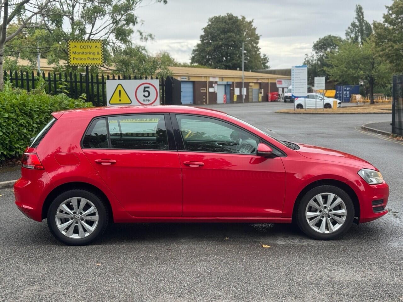 Volkswagen Golf view 8