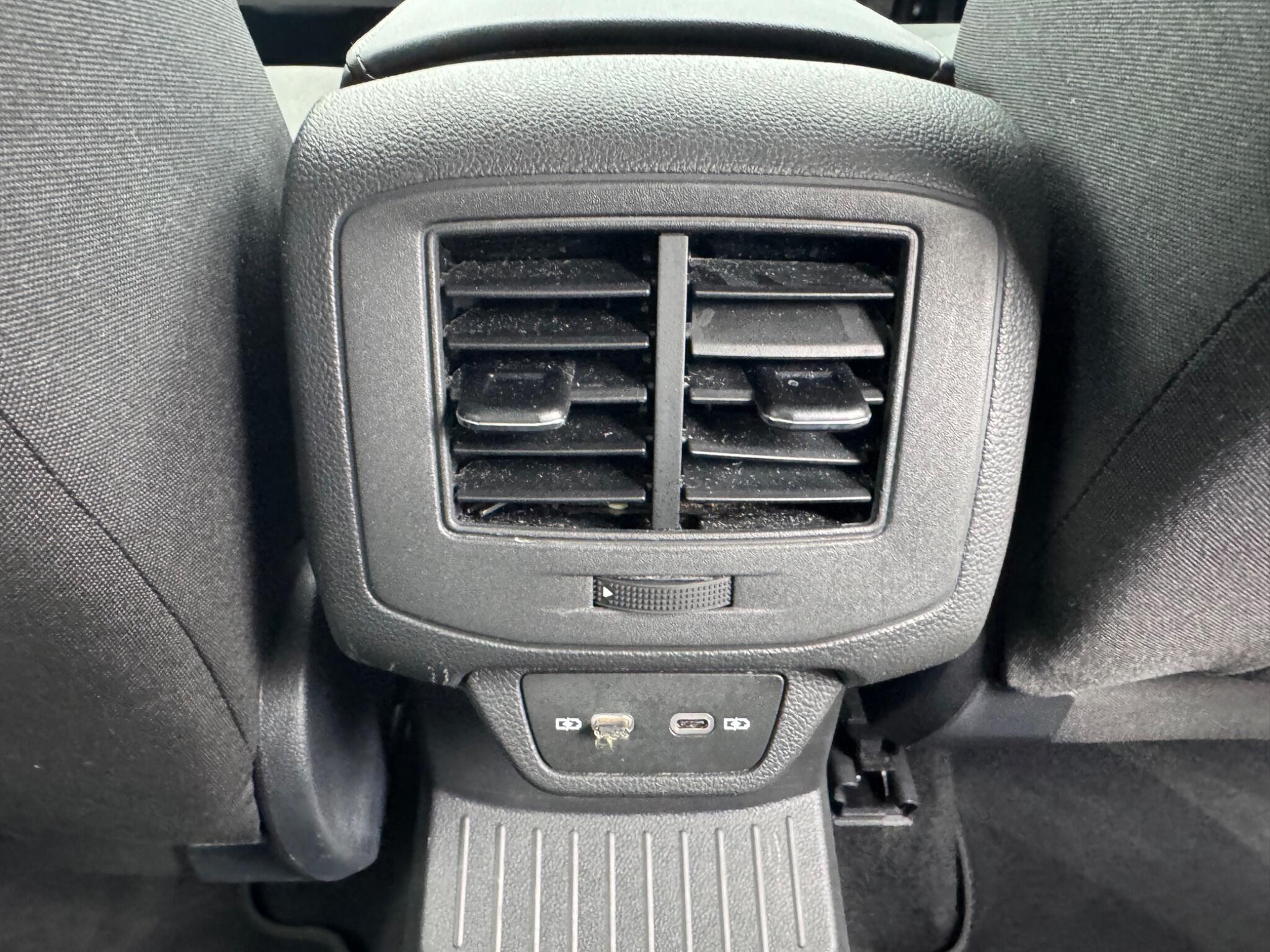 Volkswagen T-Roc view 25