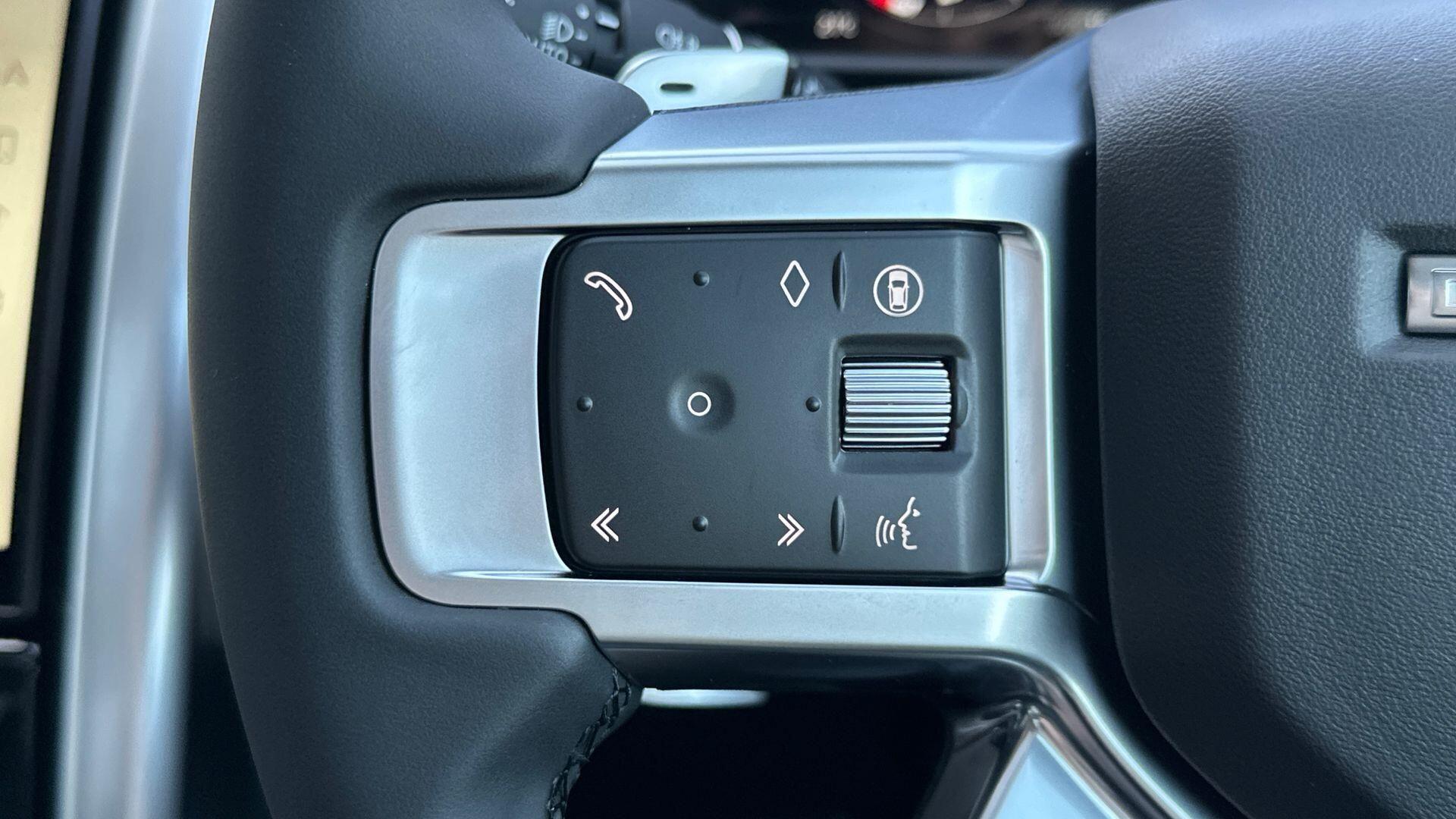 Land Rover Discovery view 15