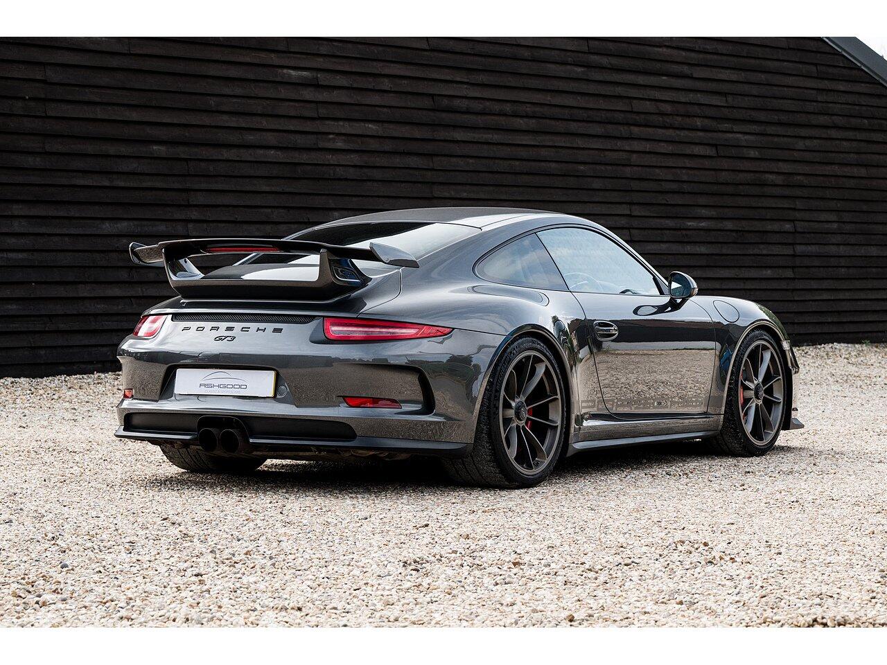 Porsche 911 view 5