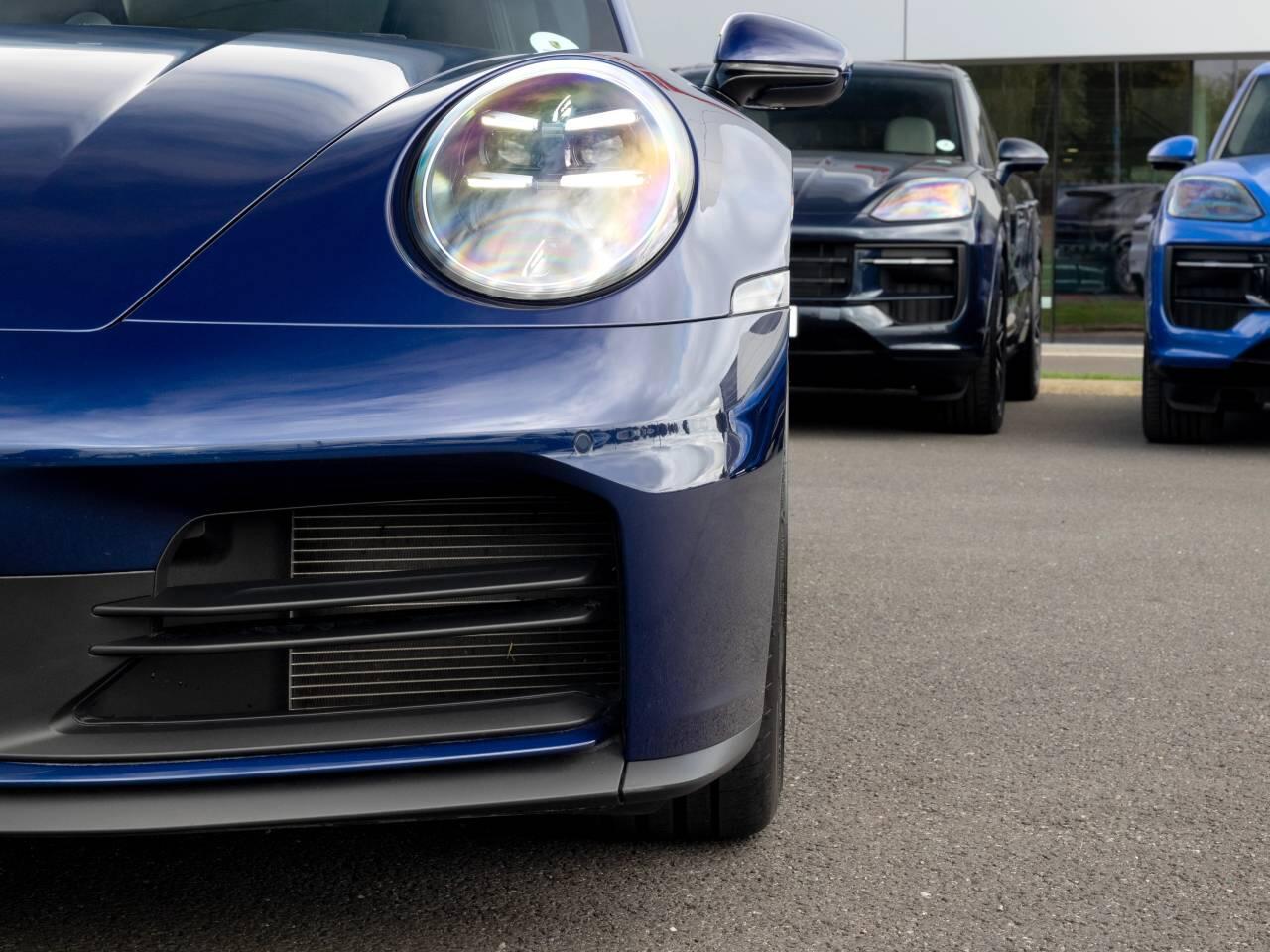 Porsche 911 view 19