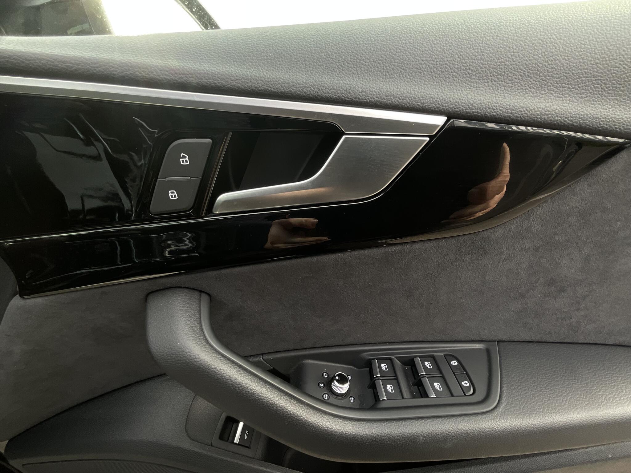 Audi A4 view 32