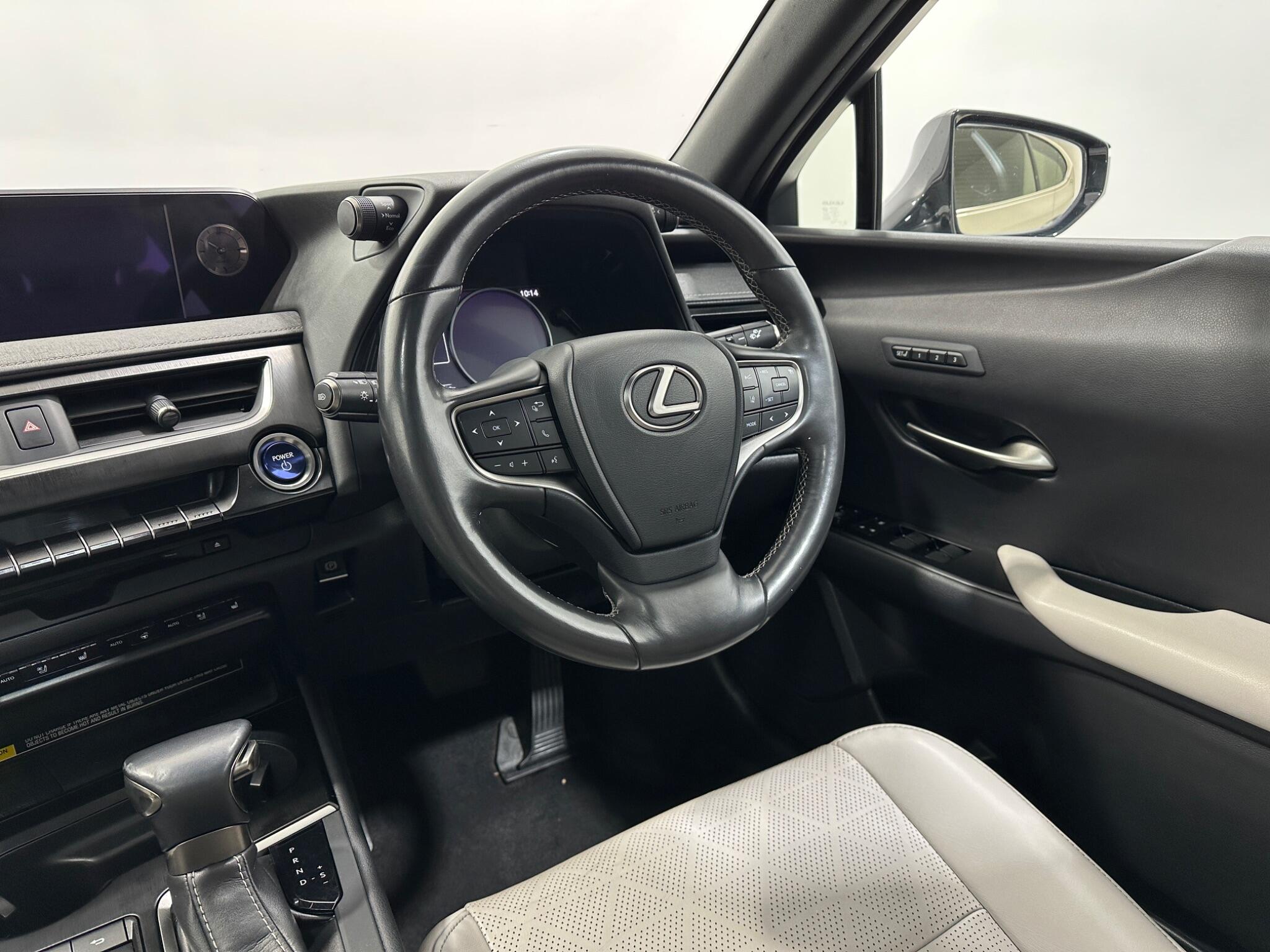 Lexus UX view 12