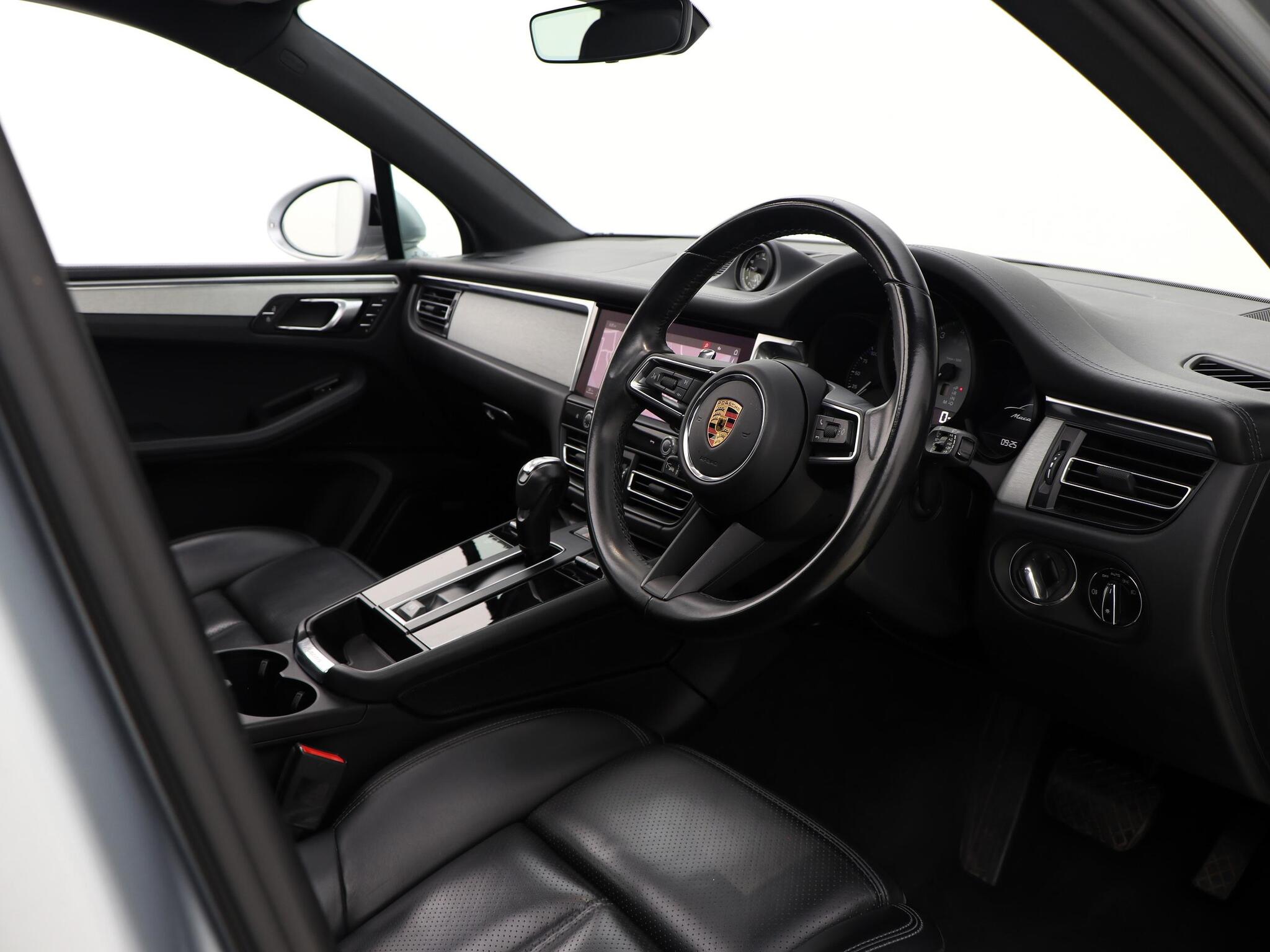 Porsche Macan view 43