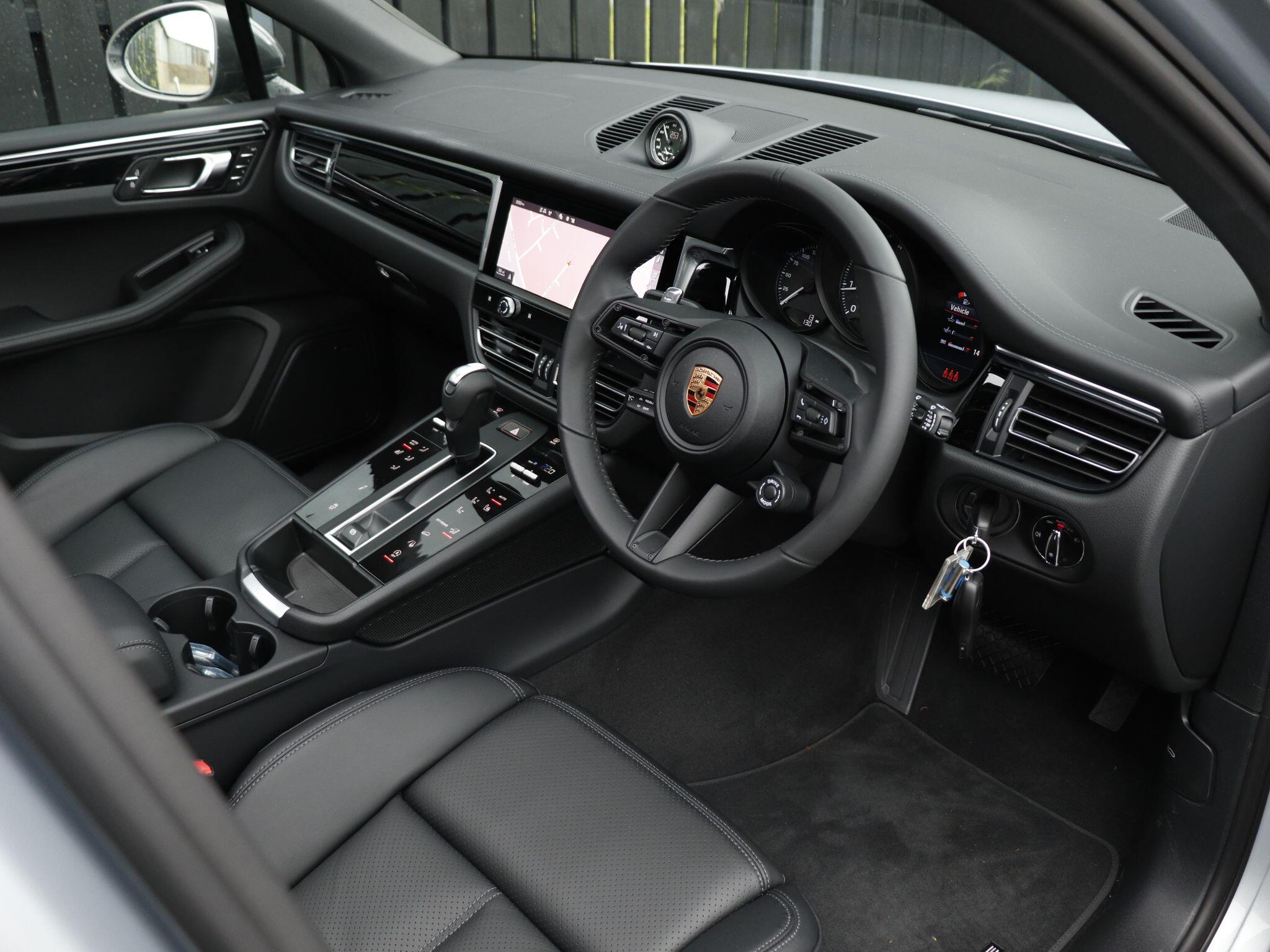 Porsche Macan view 50