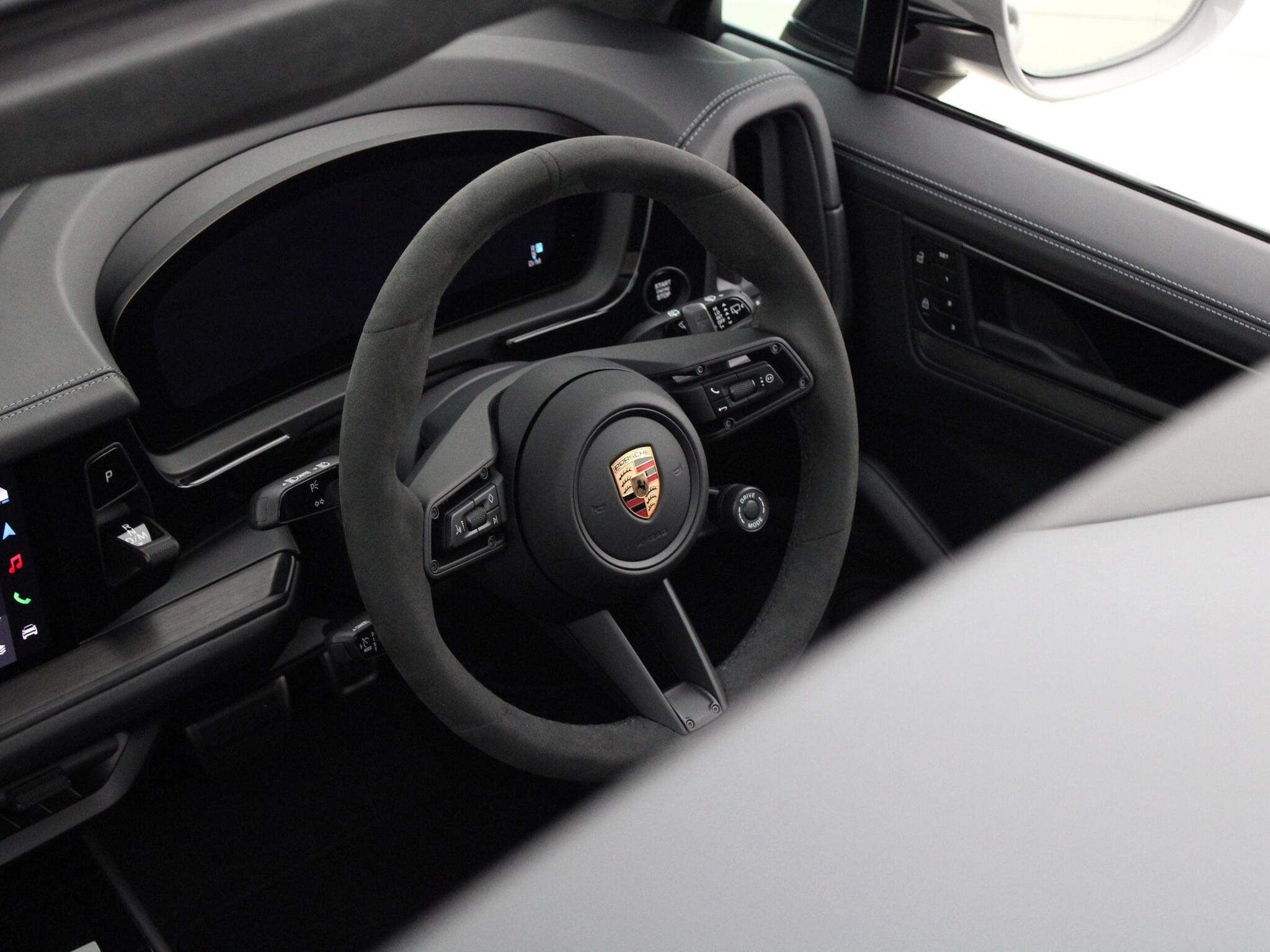 Porsche Cayenne view 38