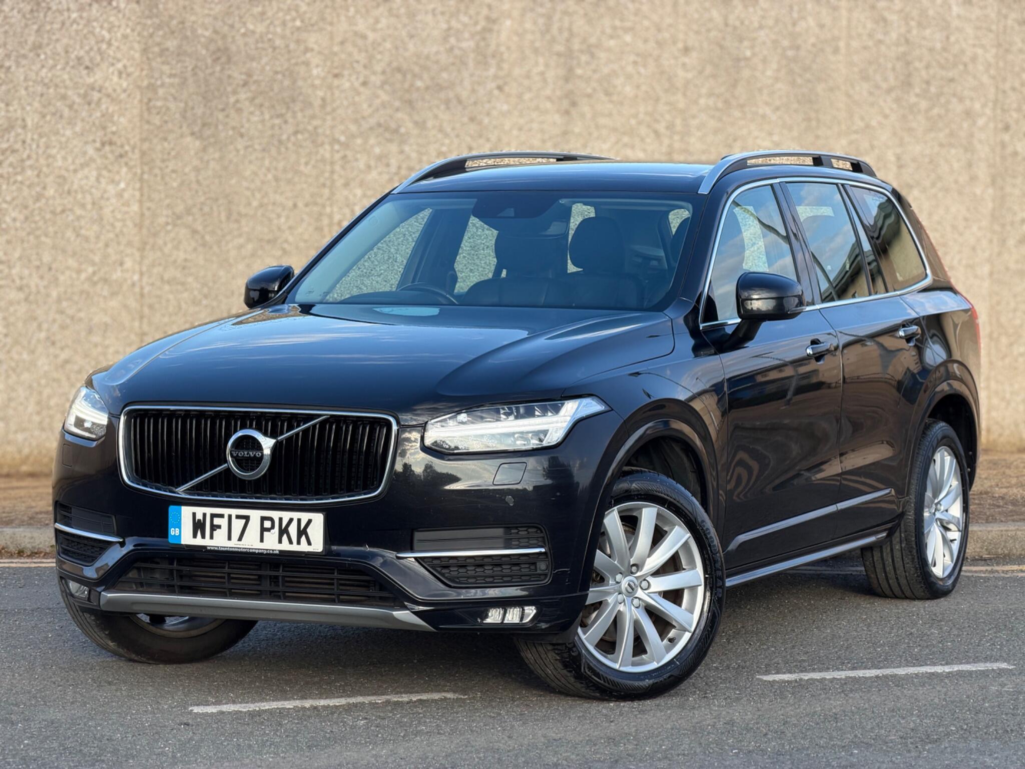 Volvo XC90 view 9