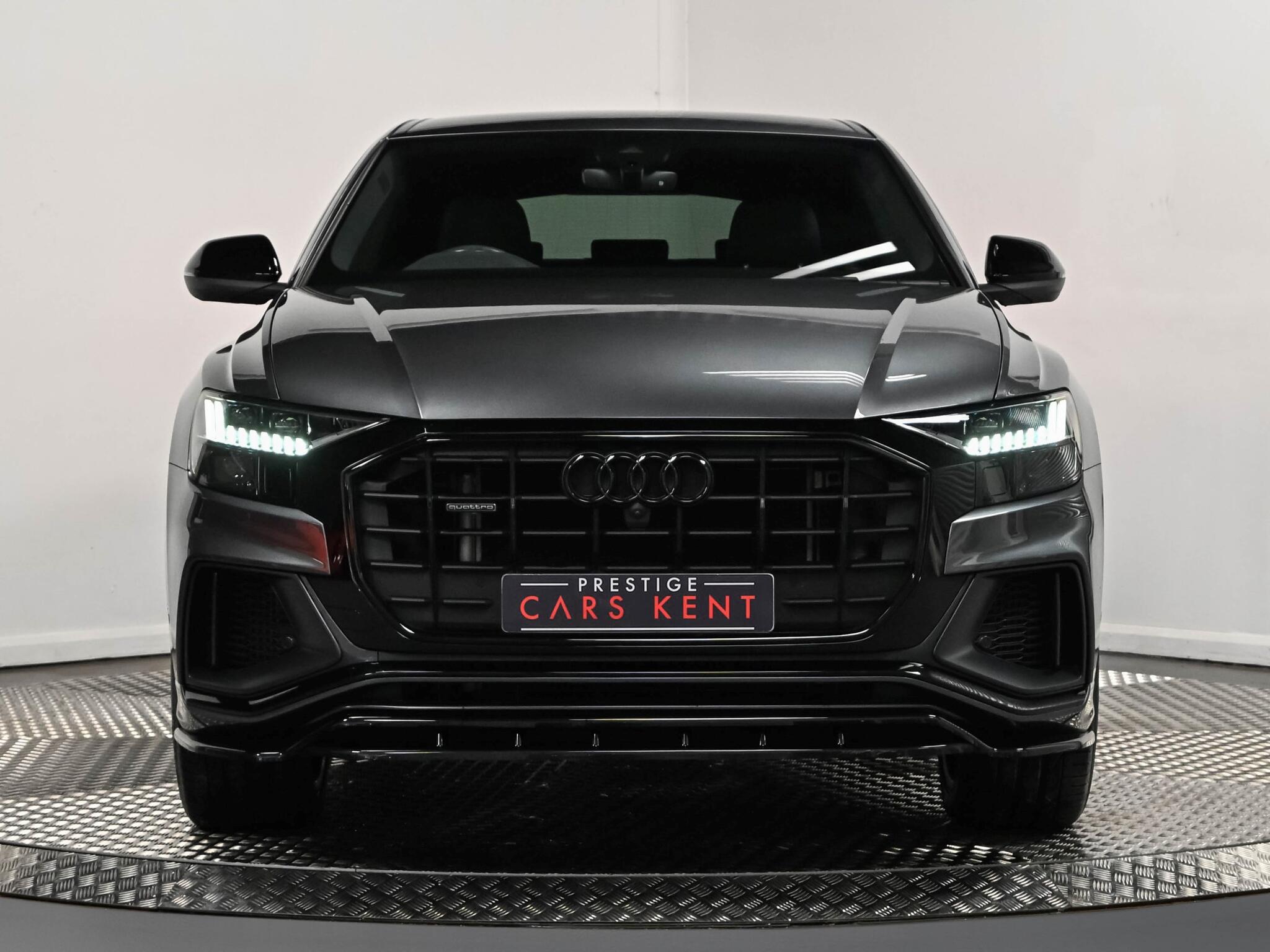 Audi Q8 view 21