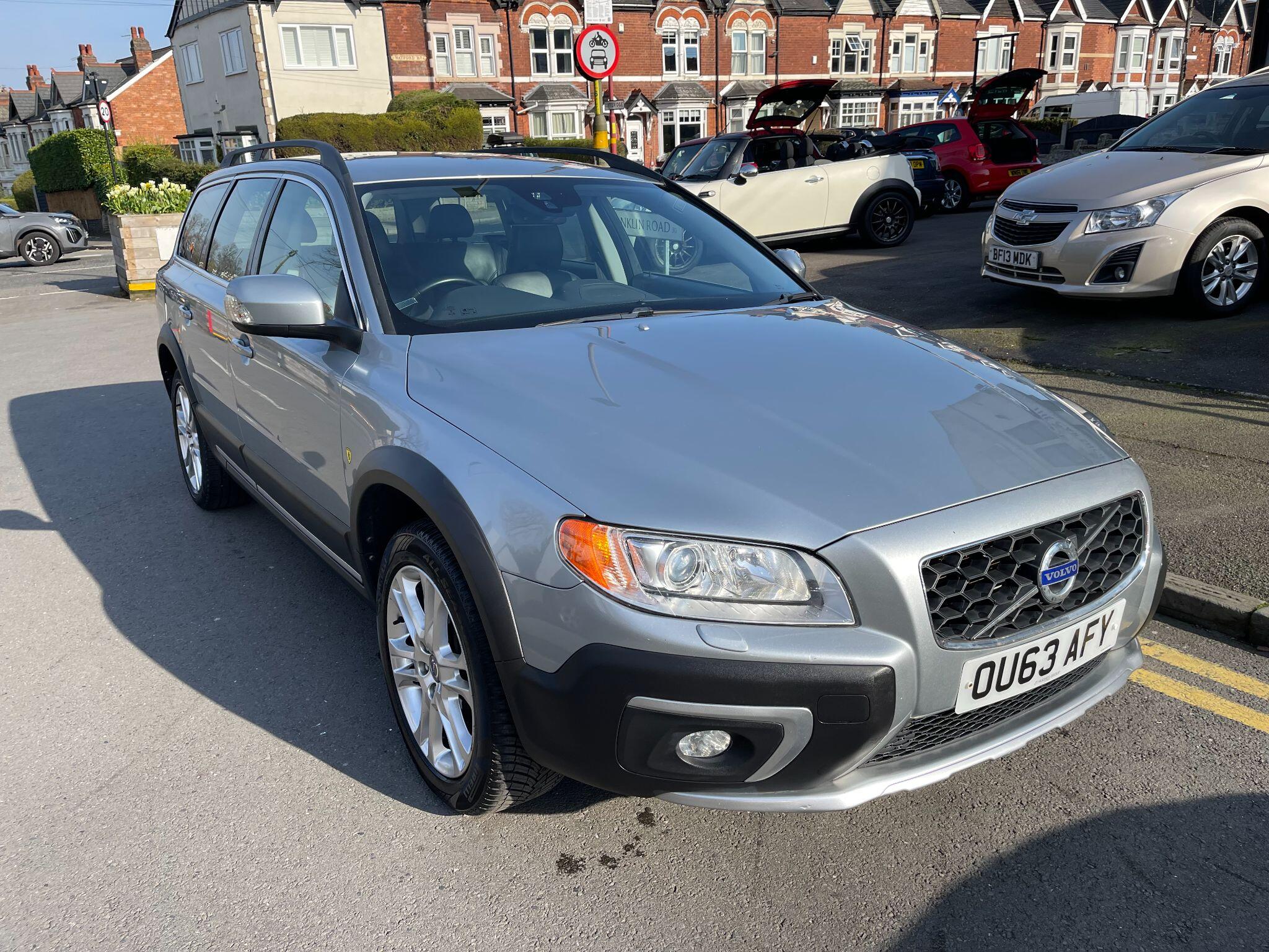 Volvo XC70 view 2