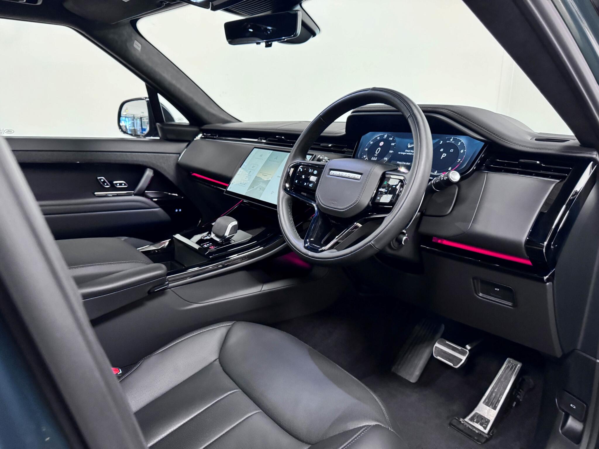 Land Rover Range Rover Sport view 32