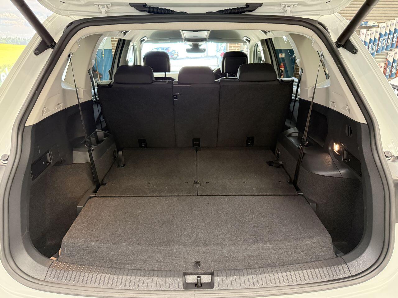 Volkswagen Tiguan Allspace view 35