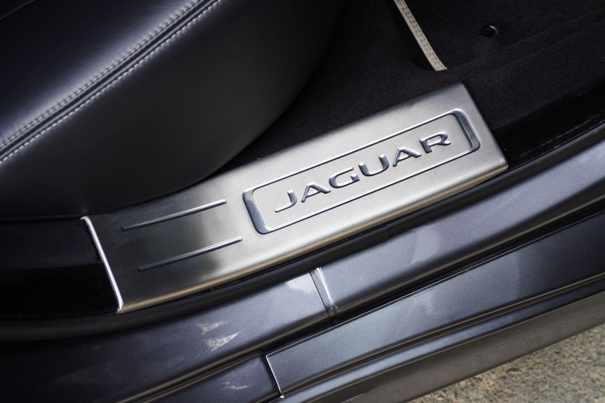 Jaguar XJ view 48