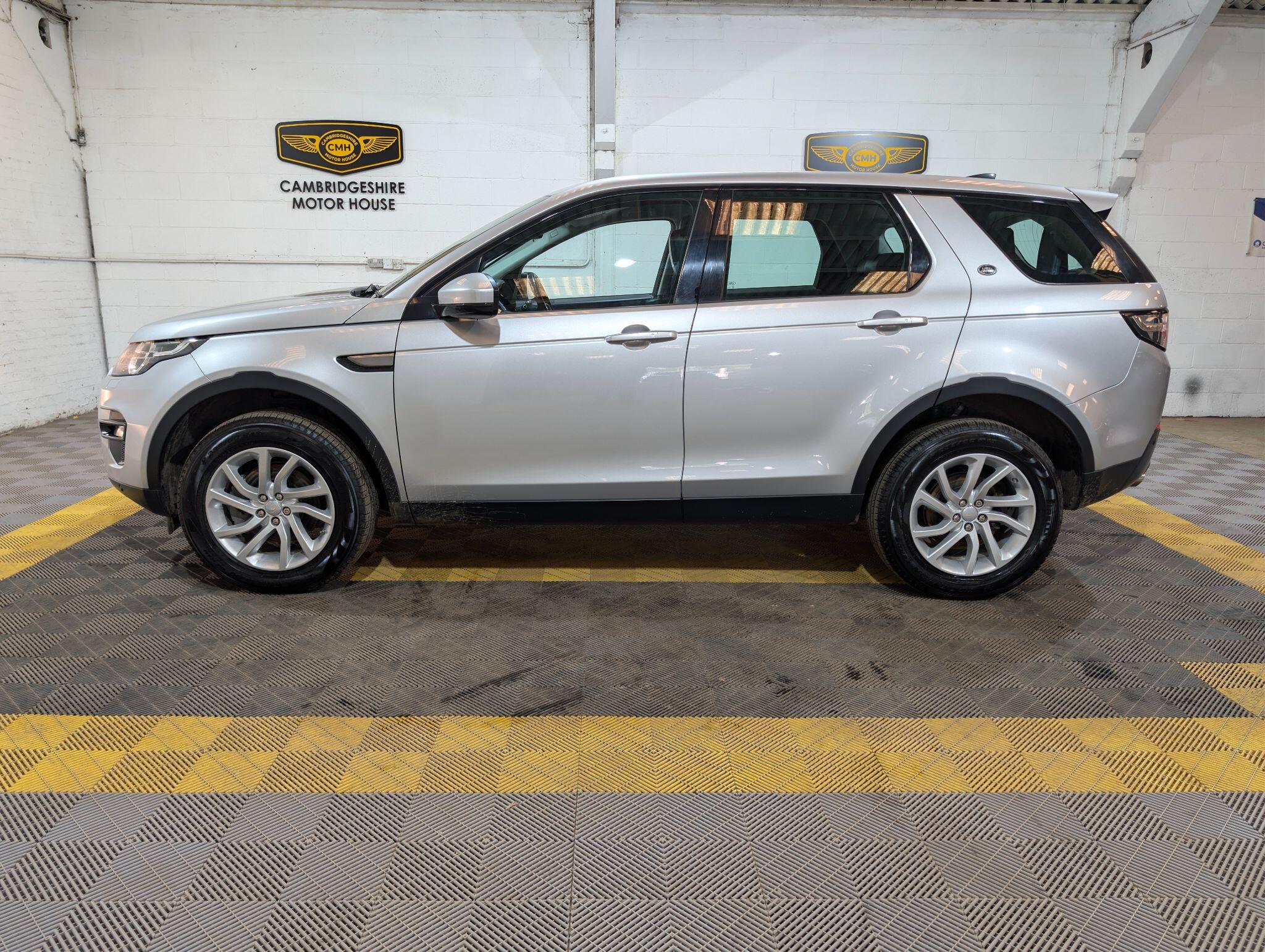 Land Rover Discovery Sport view 16