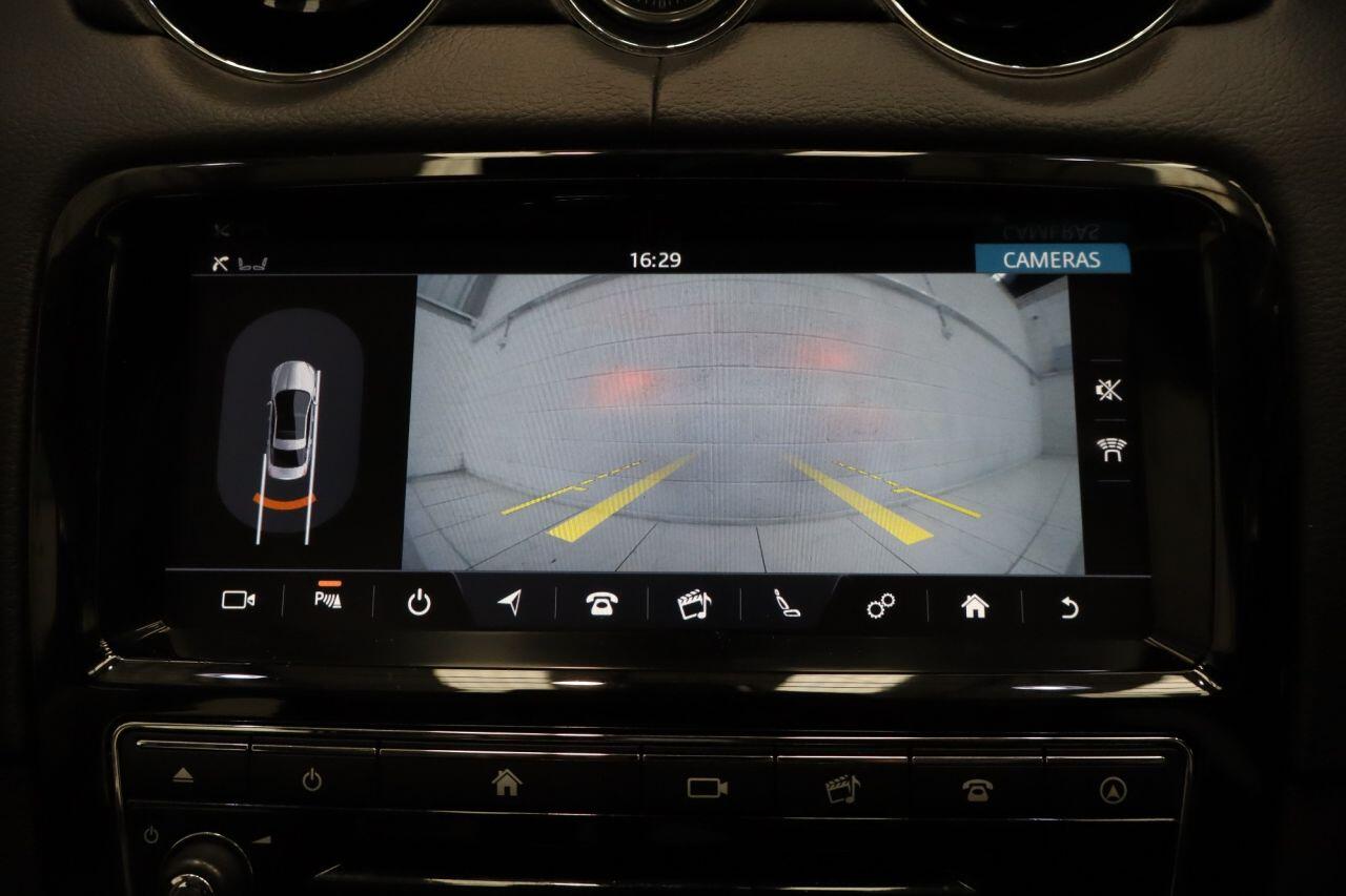 Jaguar XJ view 9