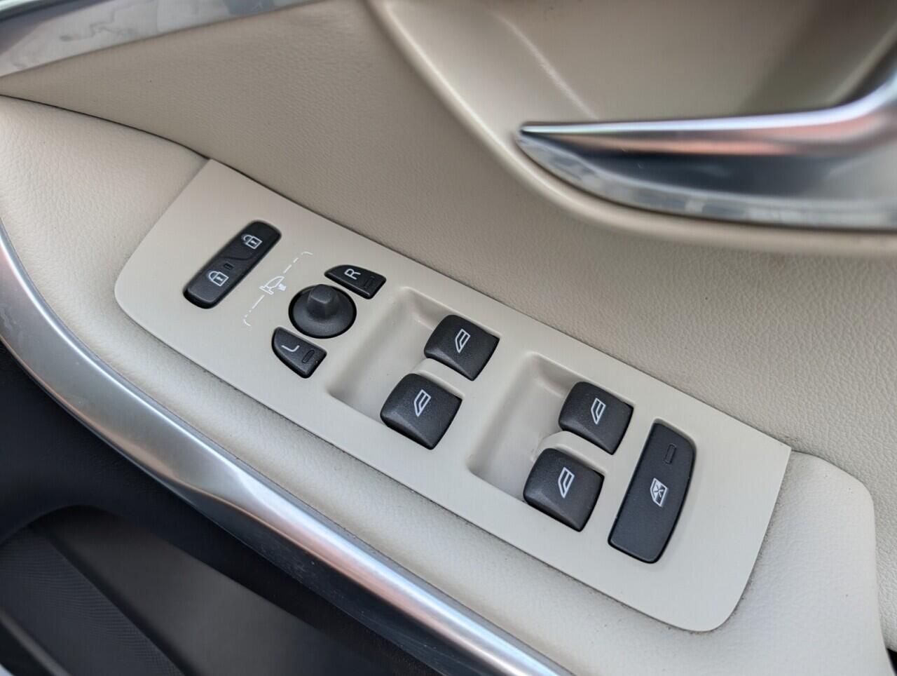 Volvo V40 Cross Country view 30