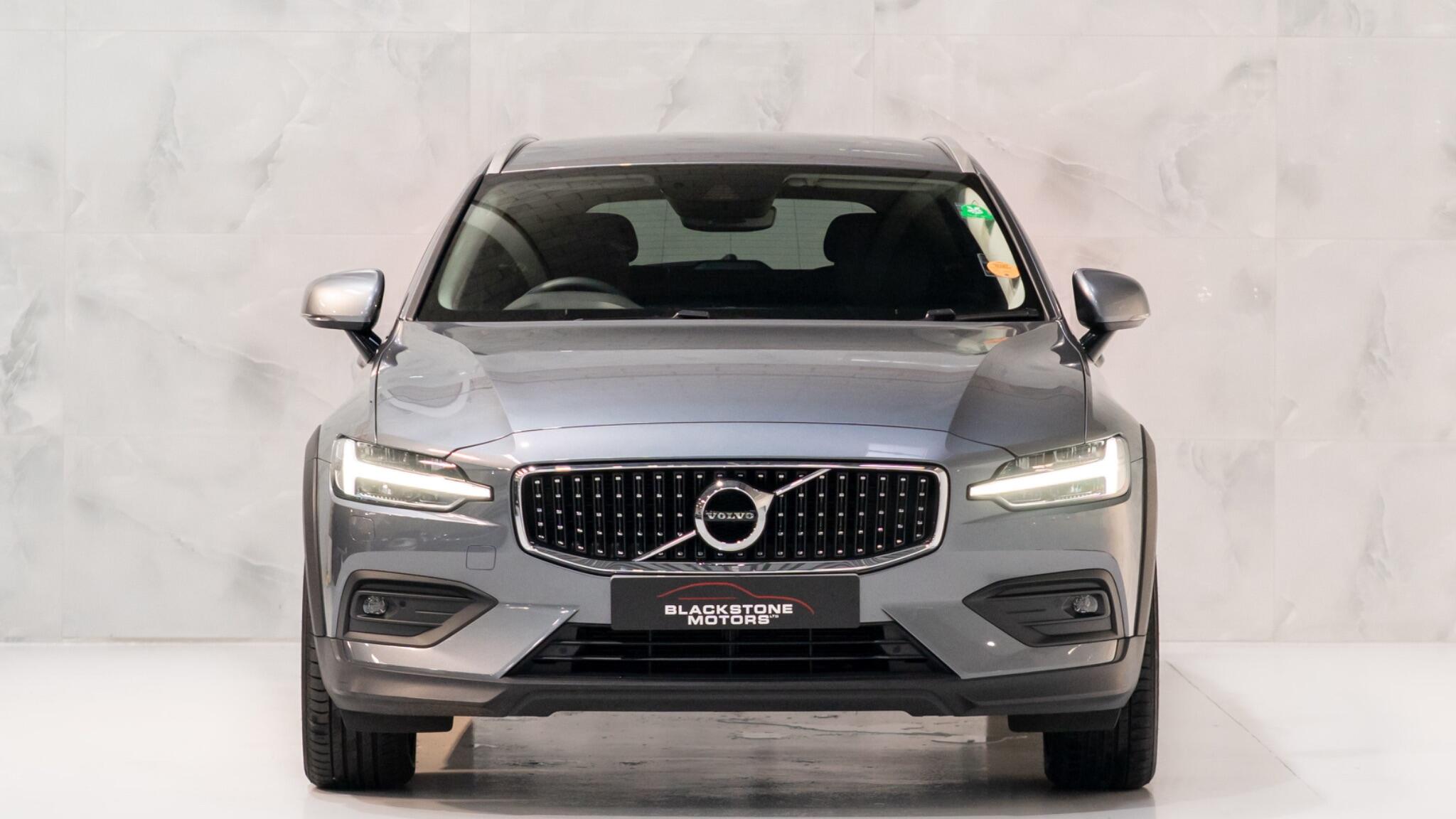 Volvo V60 Cross Country view 2