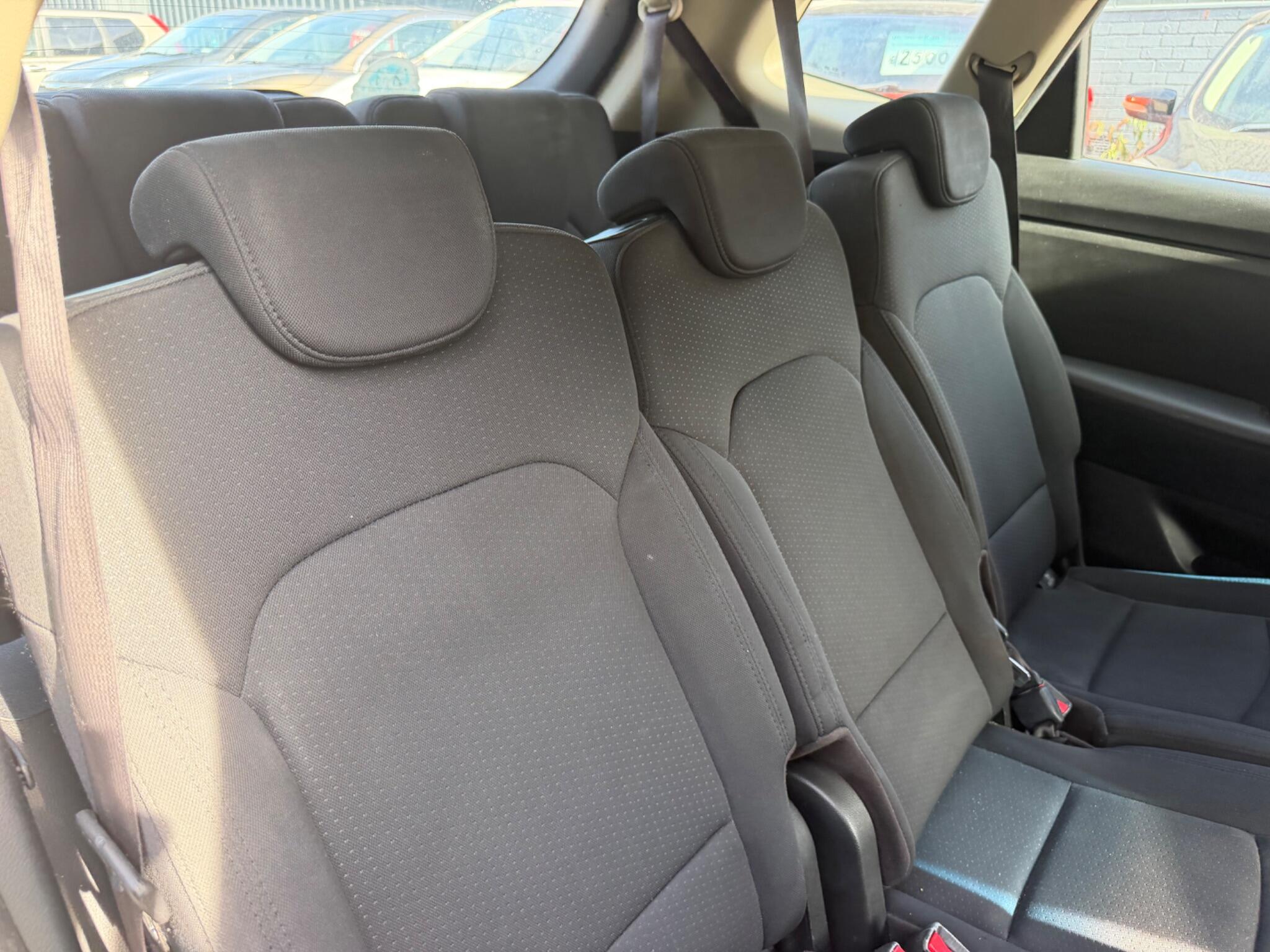 Kia Carens view 21