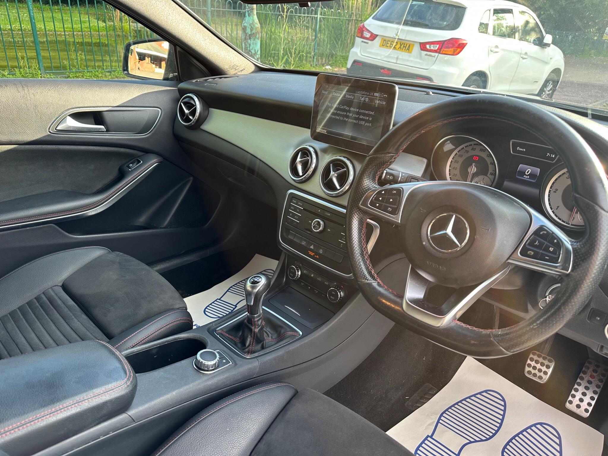 Mercedes-Benz Gla view 12