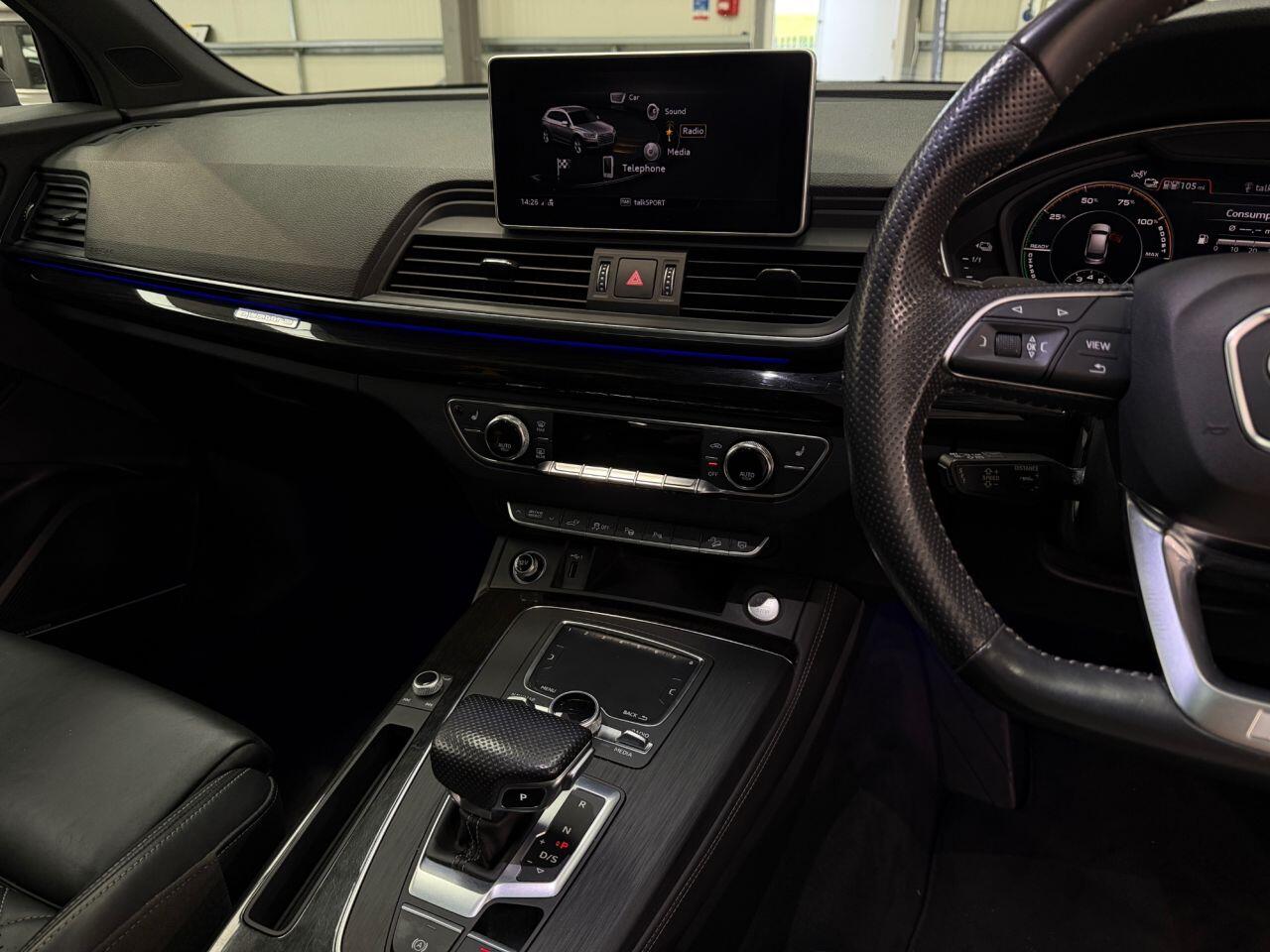 Audi Q5 view 9