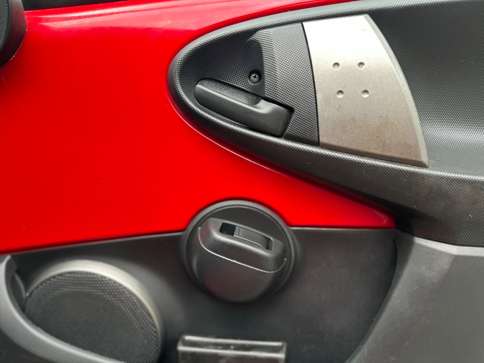 2014 Toyota AYGO image 13