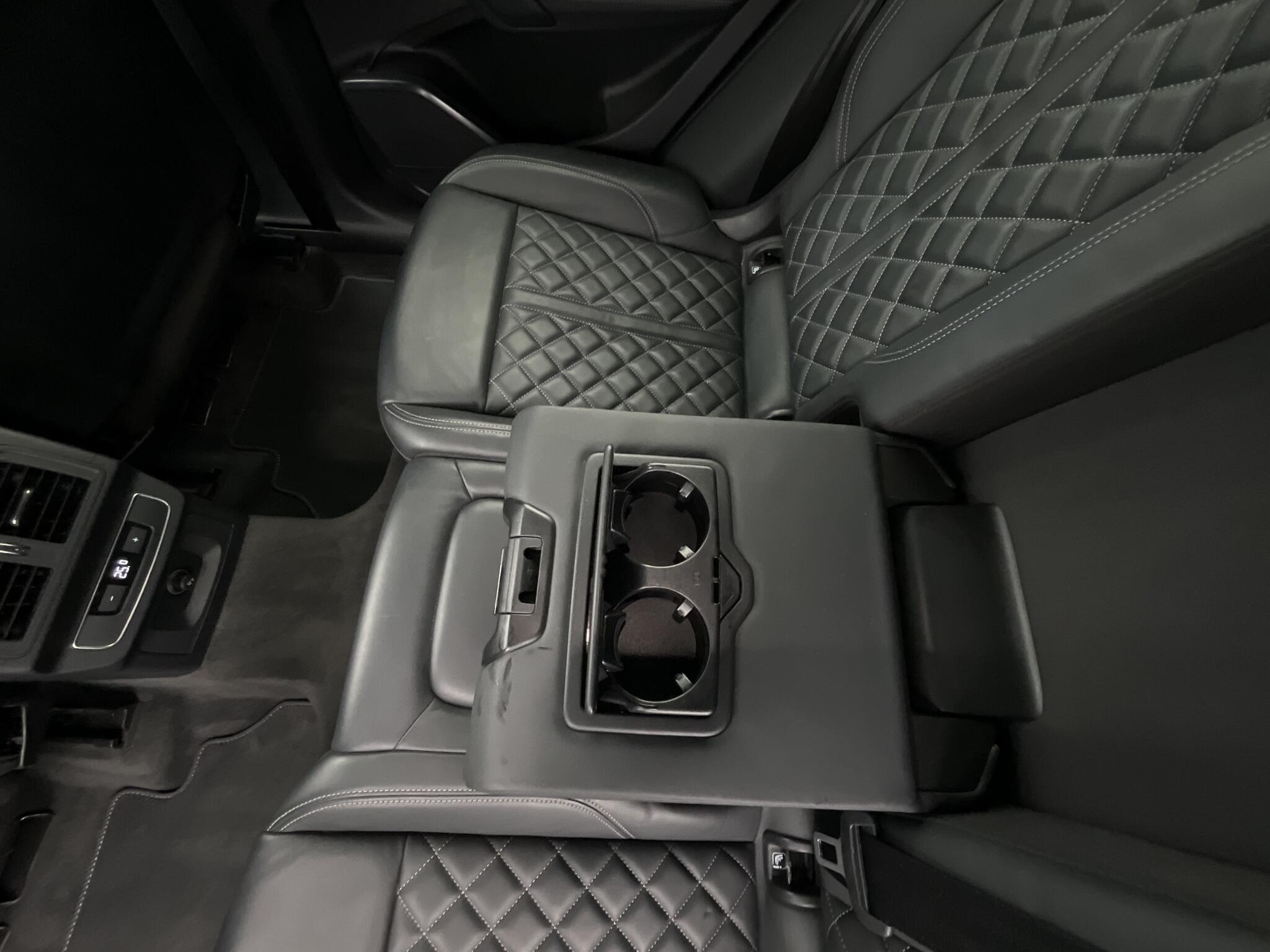 Audi Q5 view 16