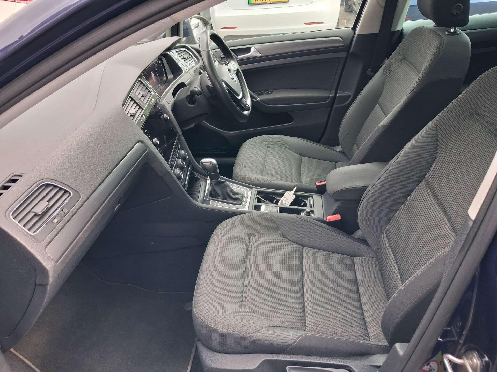 Volkswagen Golf view 12