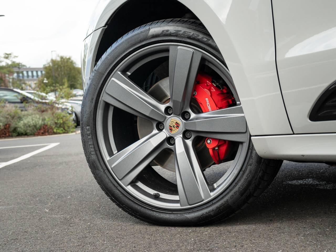 Porsche Macan view 46
