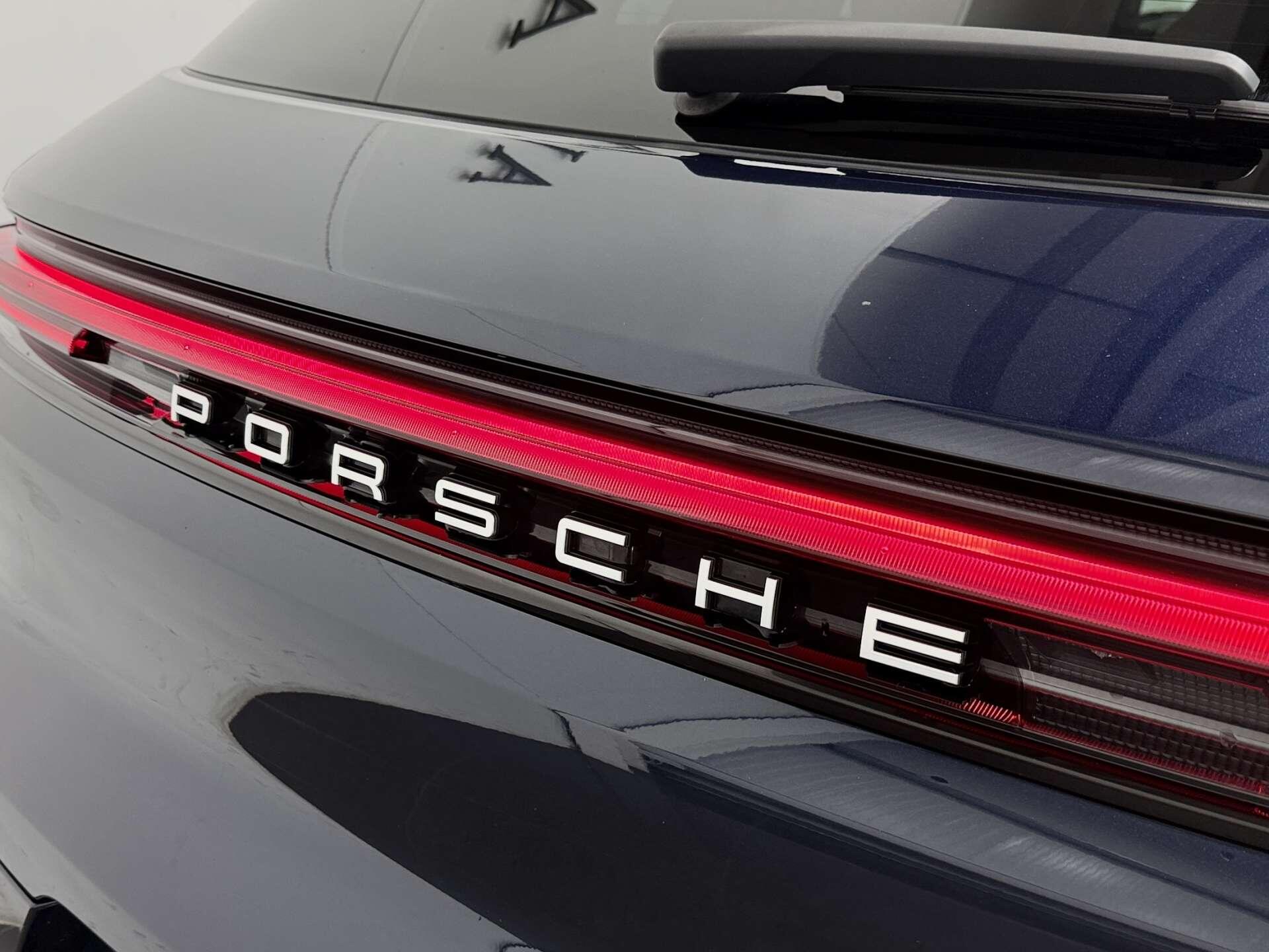 Porsche Cayenne view 26